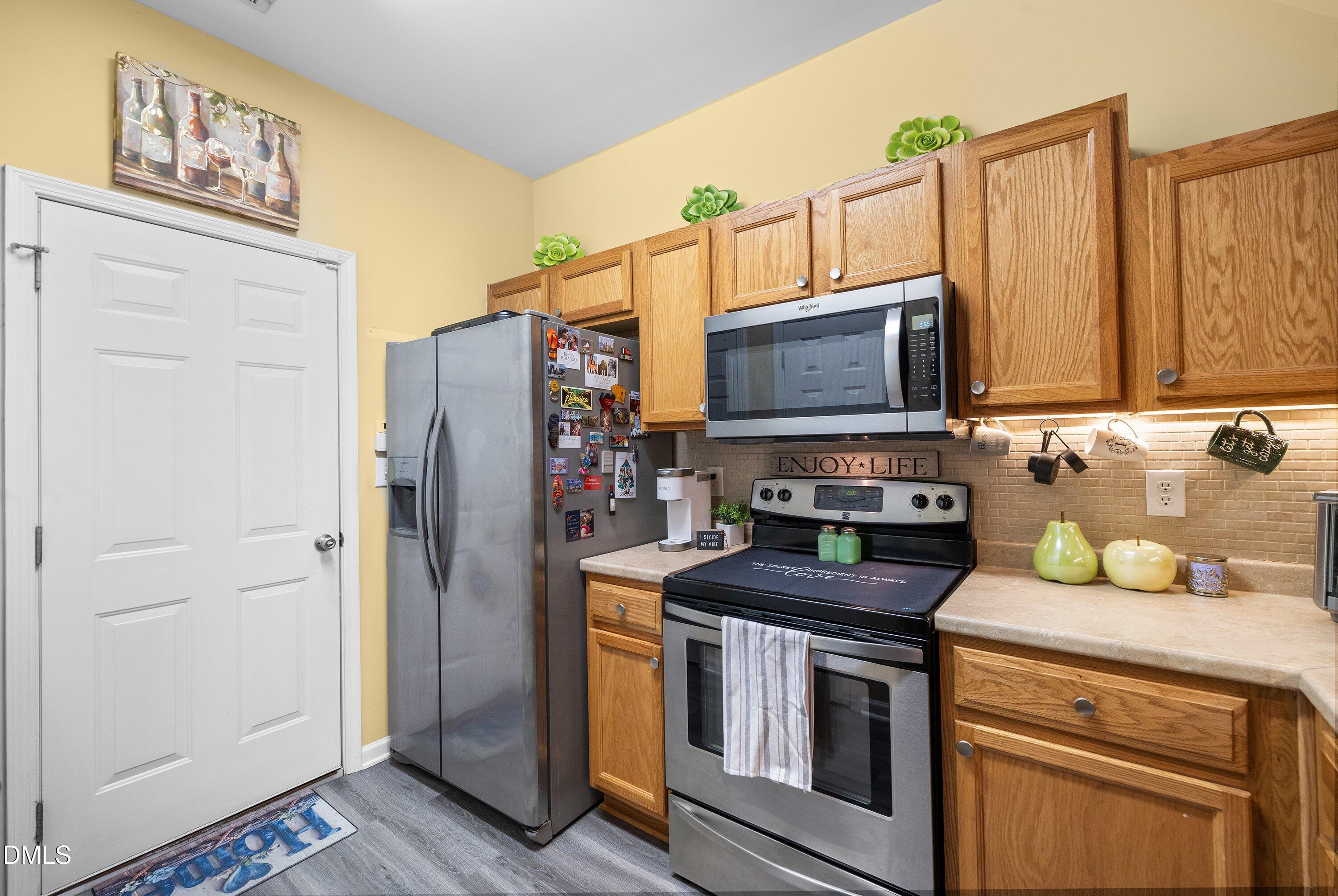 1210 Hadel Place Property Photo 9