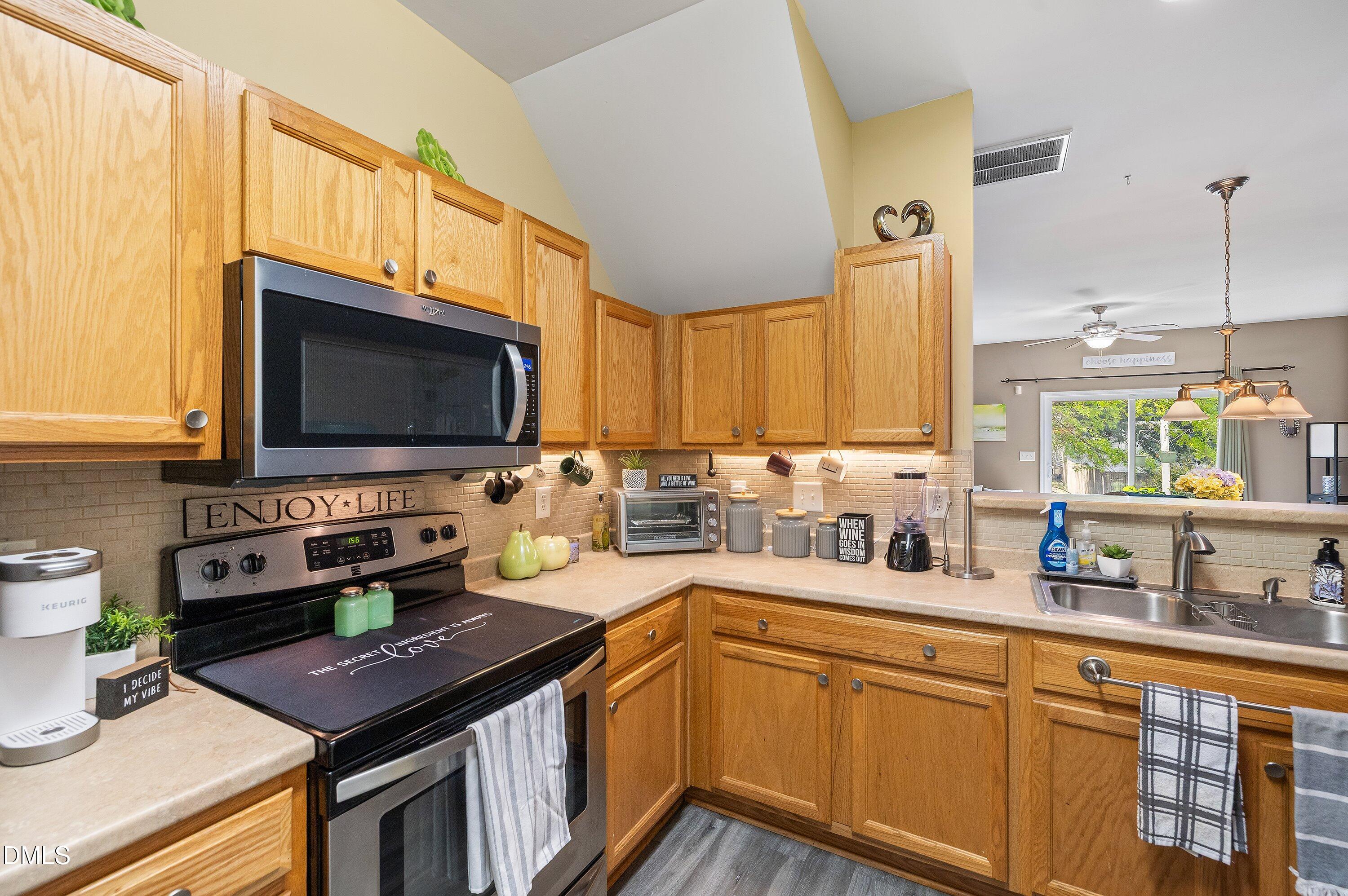 1210 Hadel Place Property Photo 11