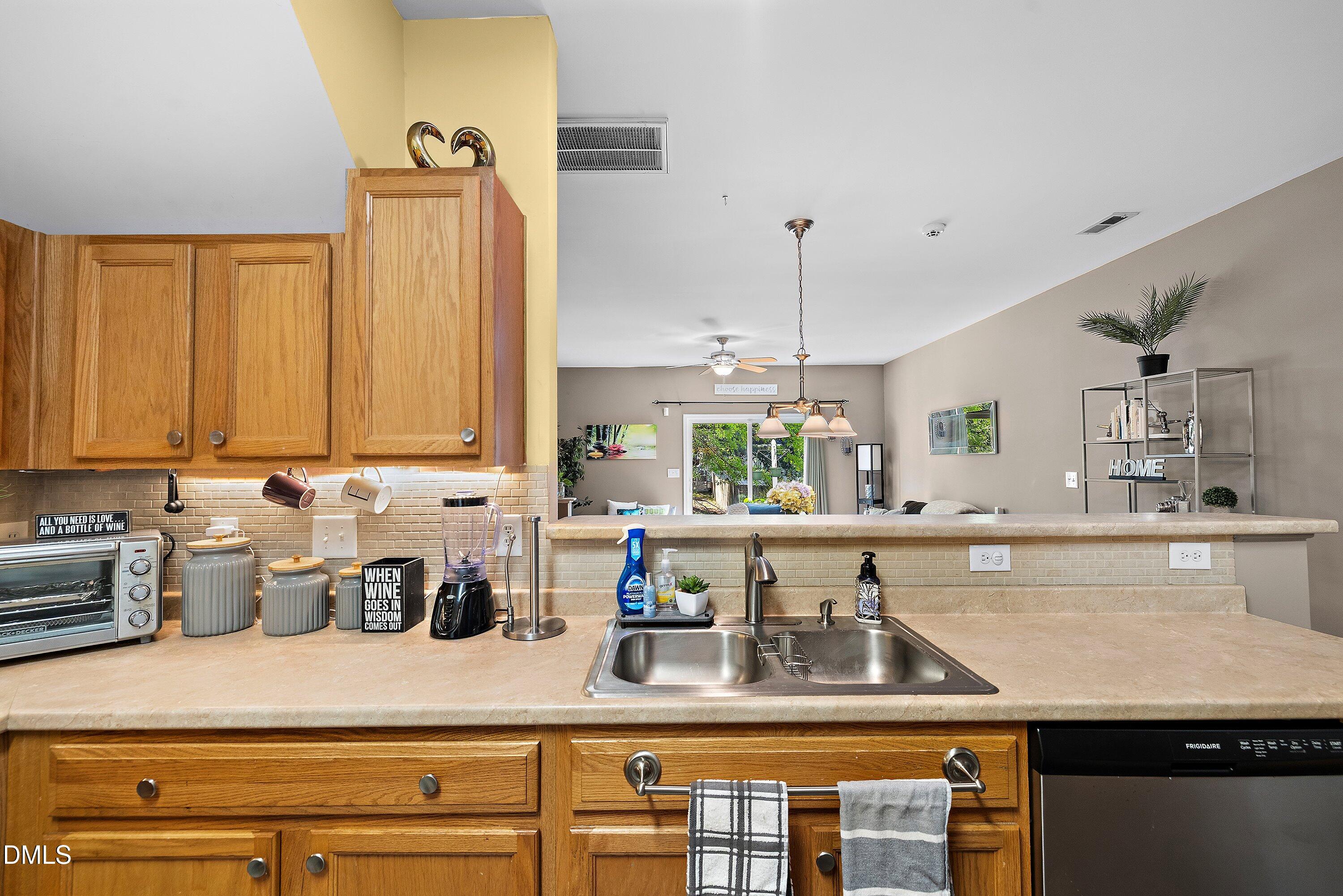 1210 Hadel Place Property Photo 12