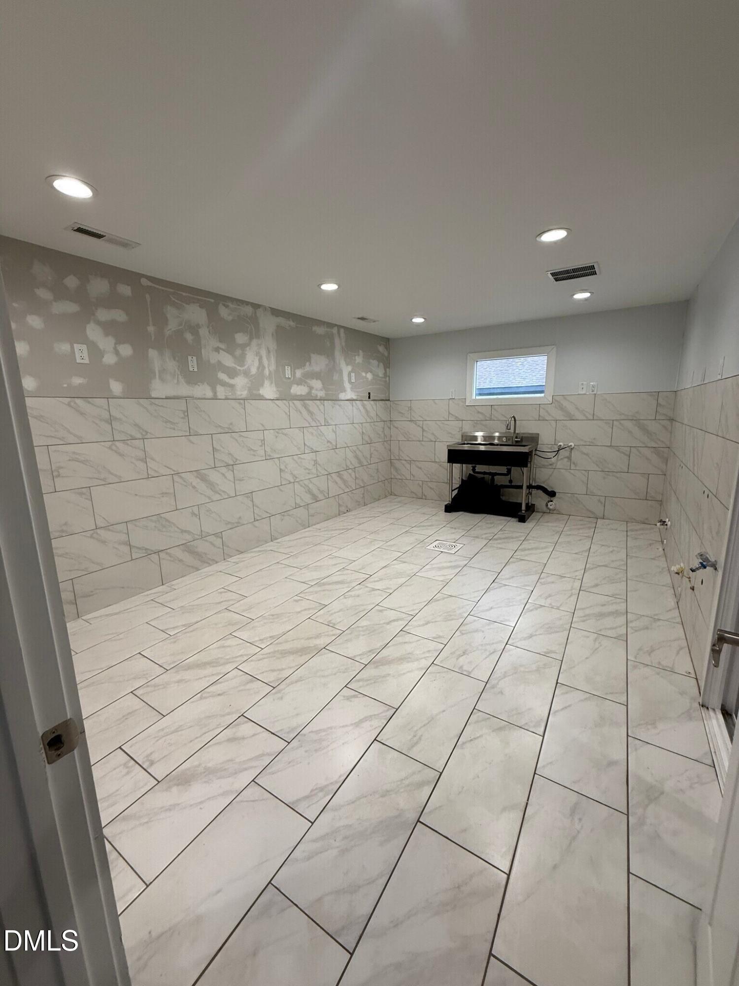 925 N Brightleaf Boulevard Property Photo 8