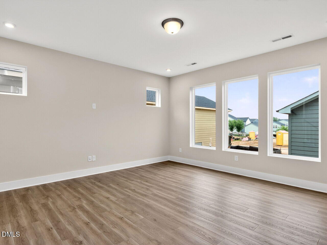396 North Village Parkway Property Photo 12
