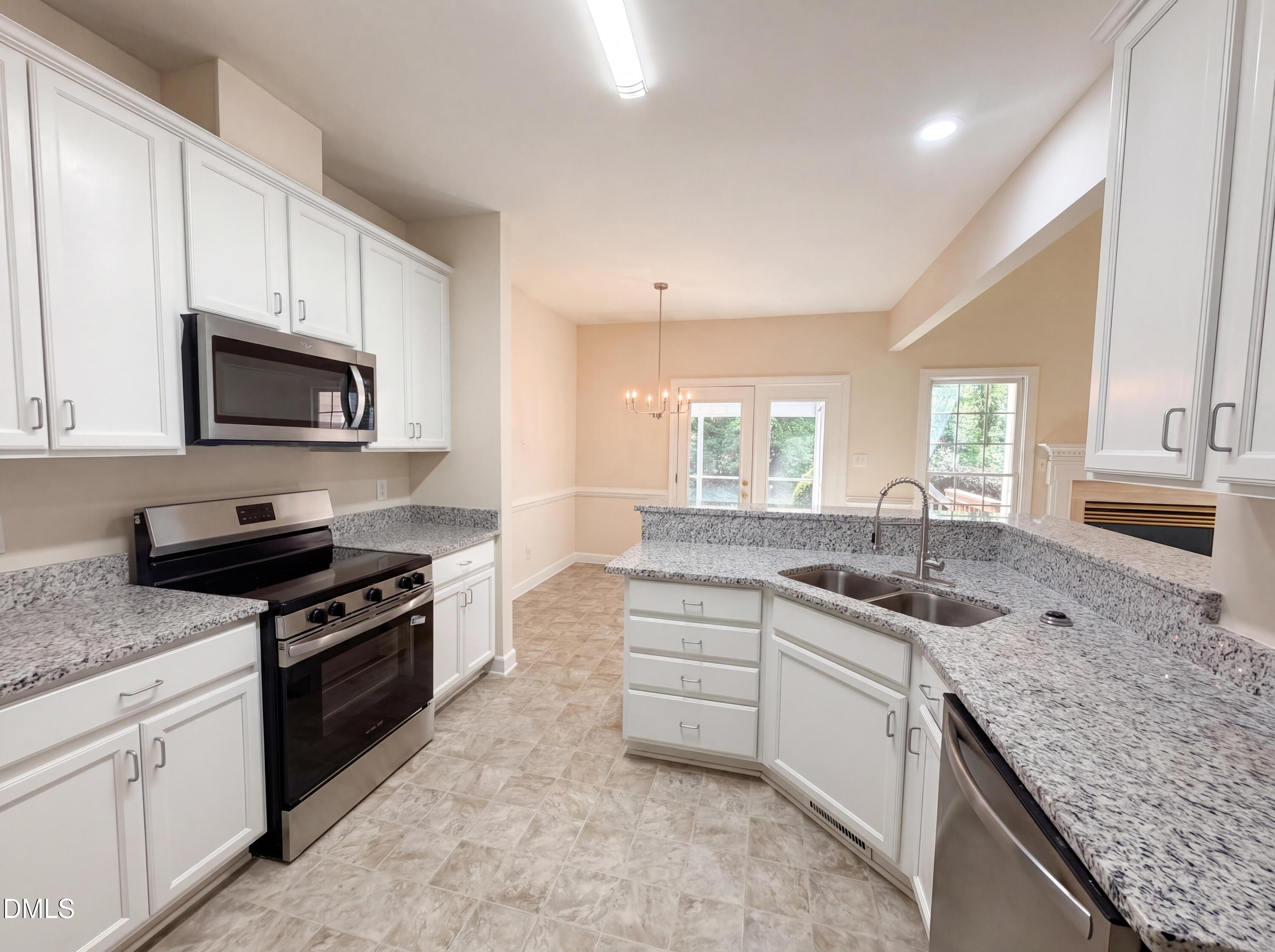 6128 Remington Lake Drive Property Photo 2