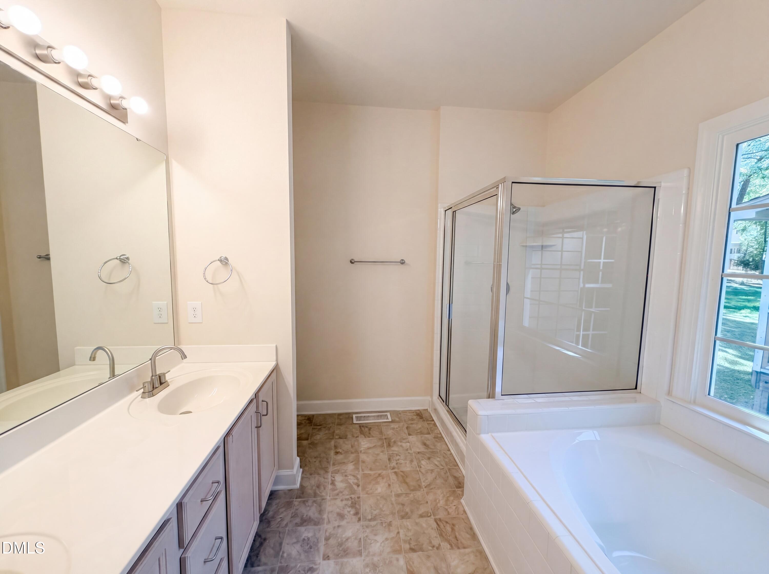 6128 Remington Lake Drive Property Photo 11
