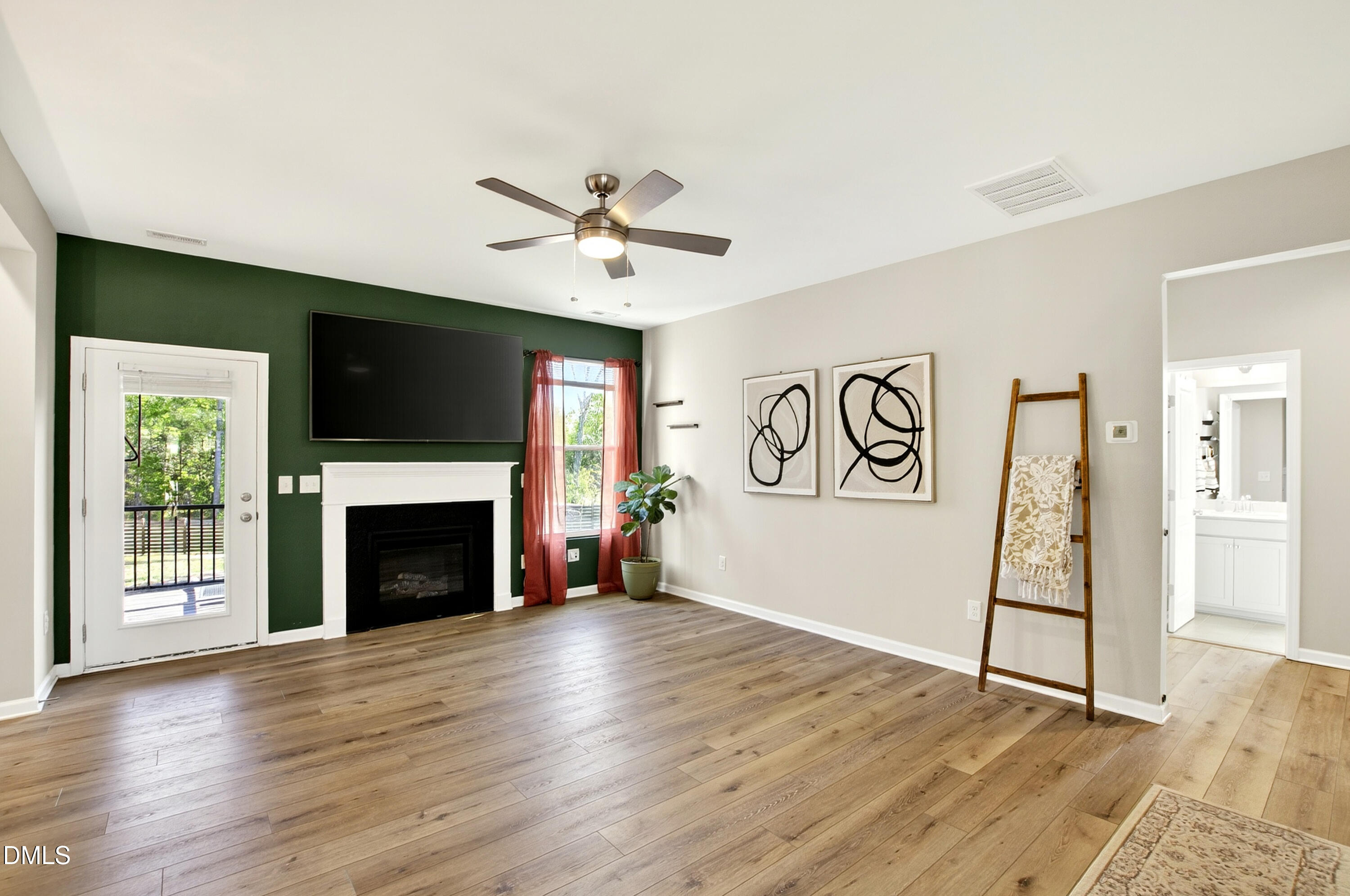 372 Nickleby Way Property Photo 3