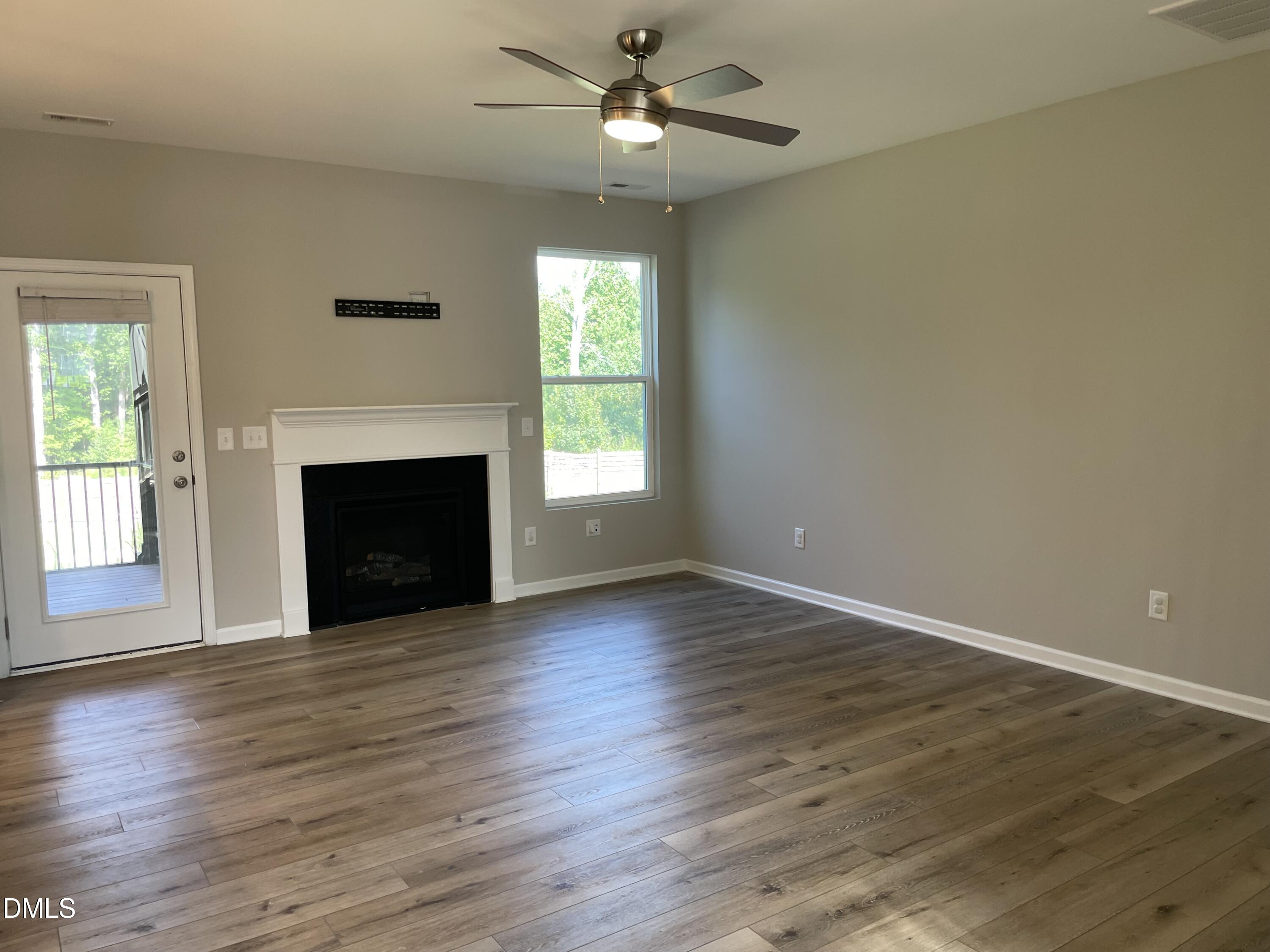 372 Nickleby Way Property Photo 4