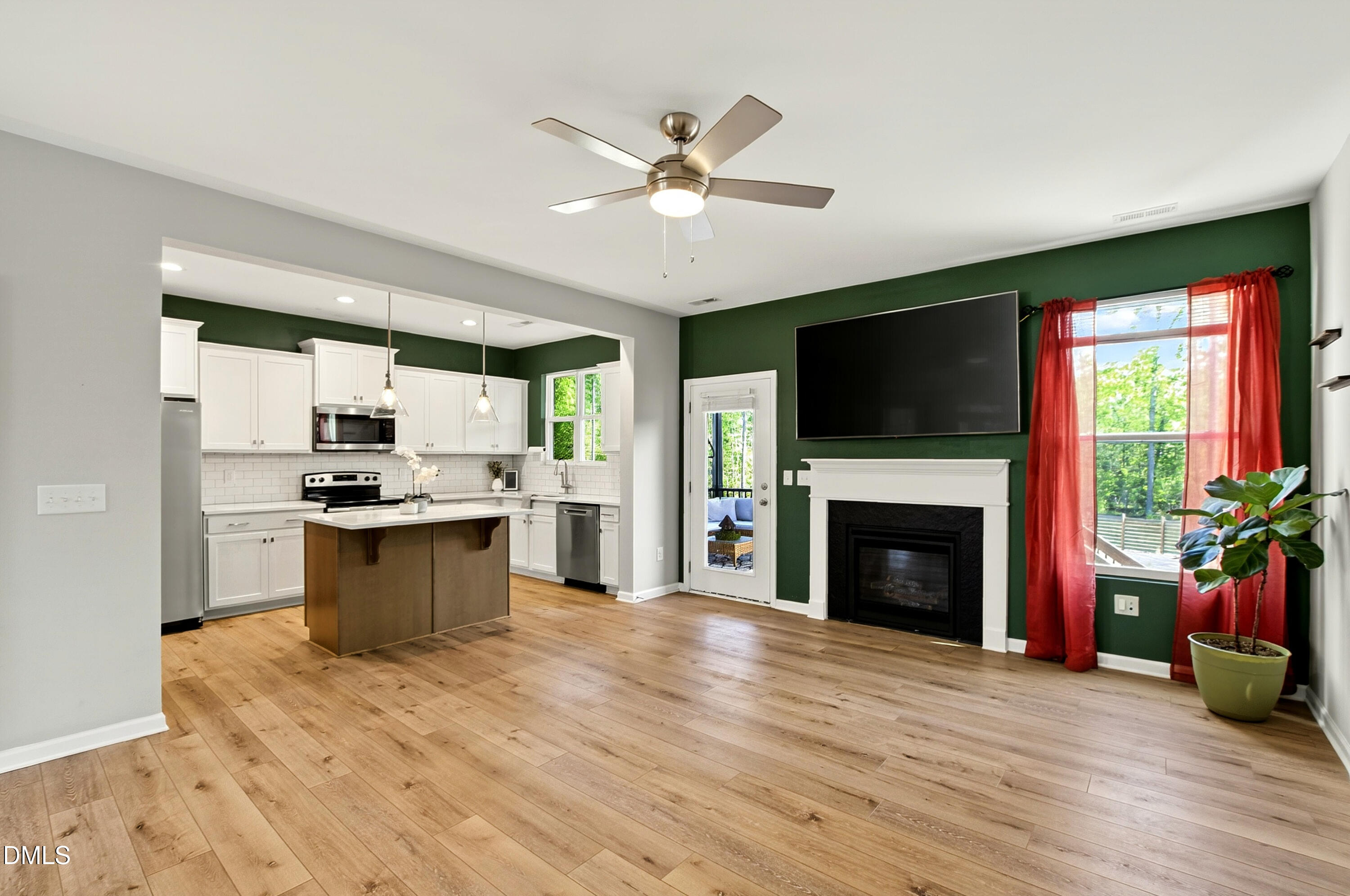 372 Nickleby Way Property Photo 8
