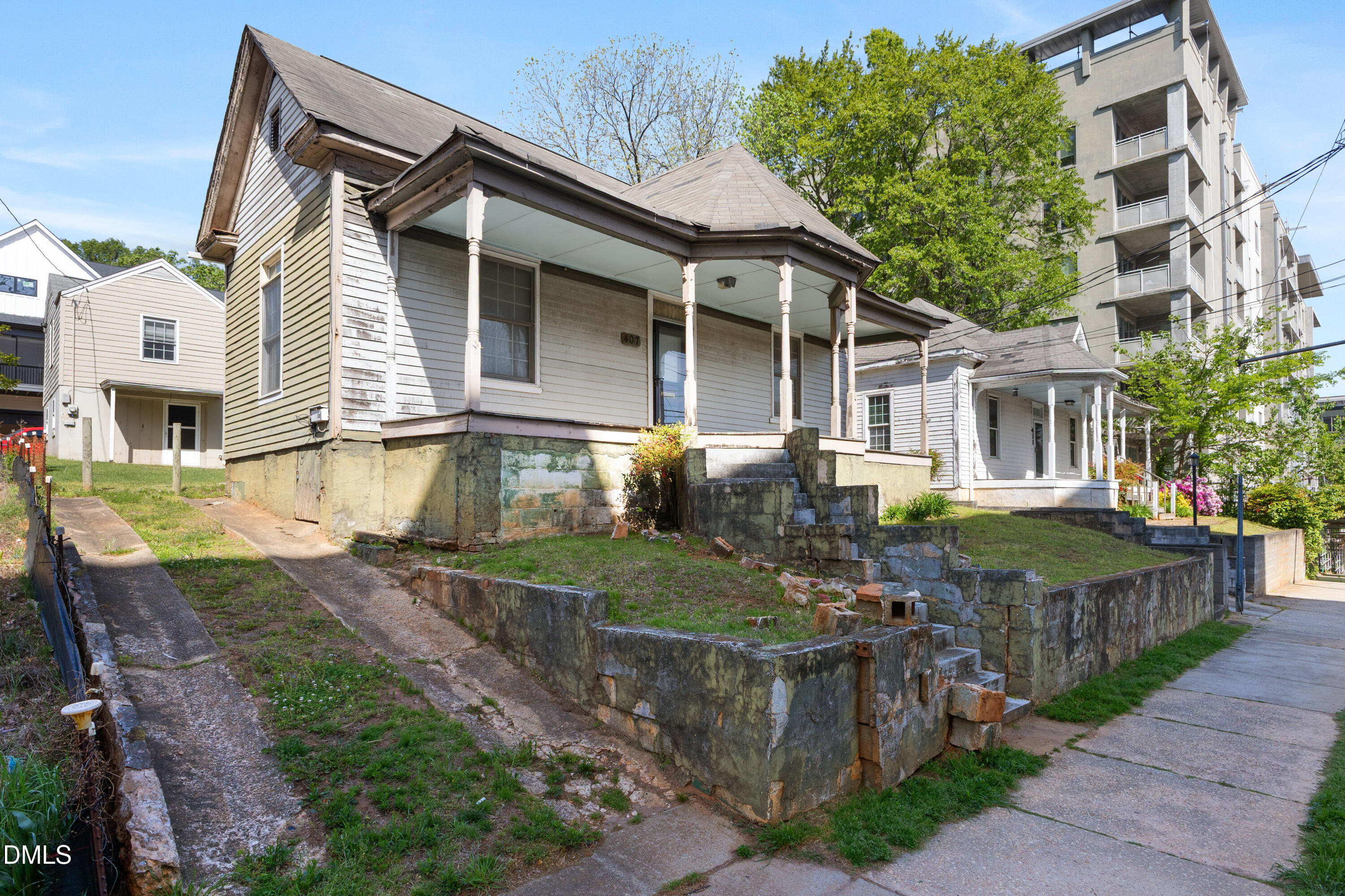 407 & 411 N Boylan Avenue Property Photo 11