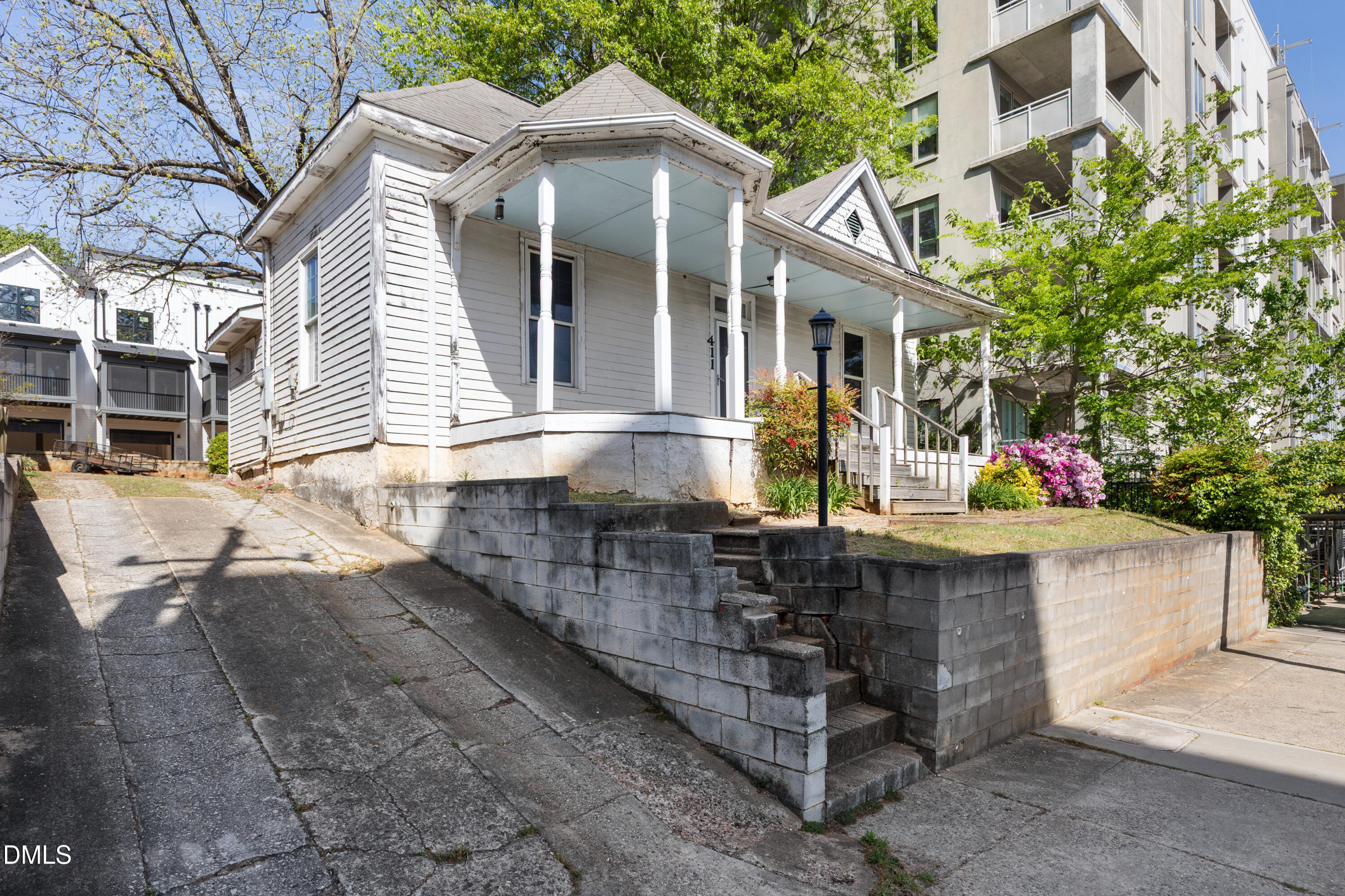 407 & 411 N Boylan Avenue Property Photo 15