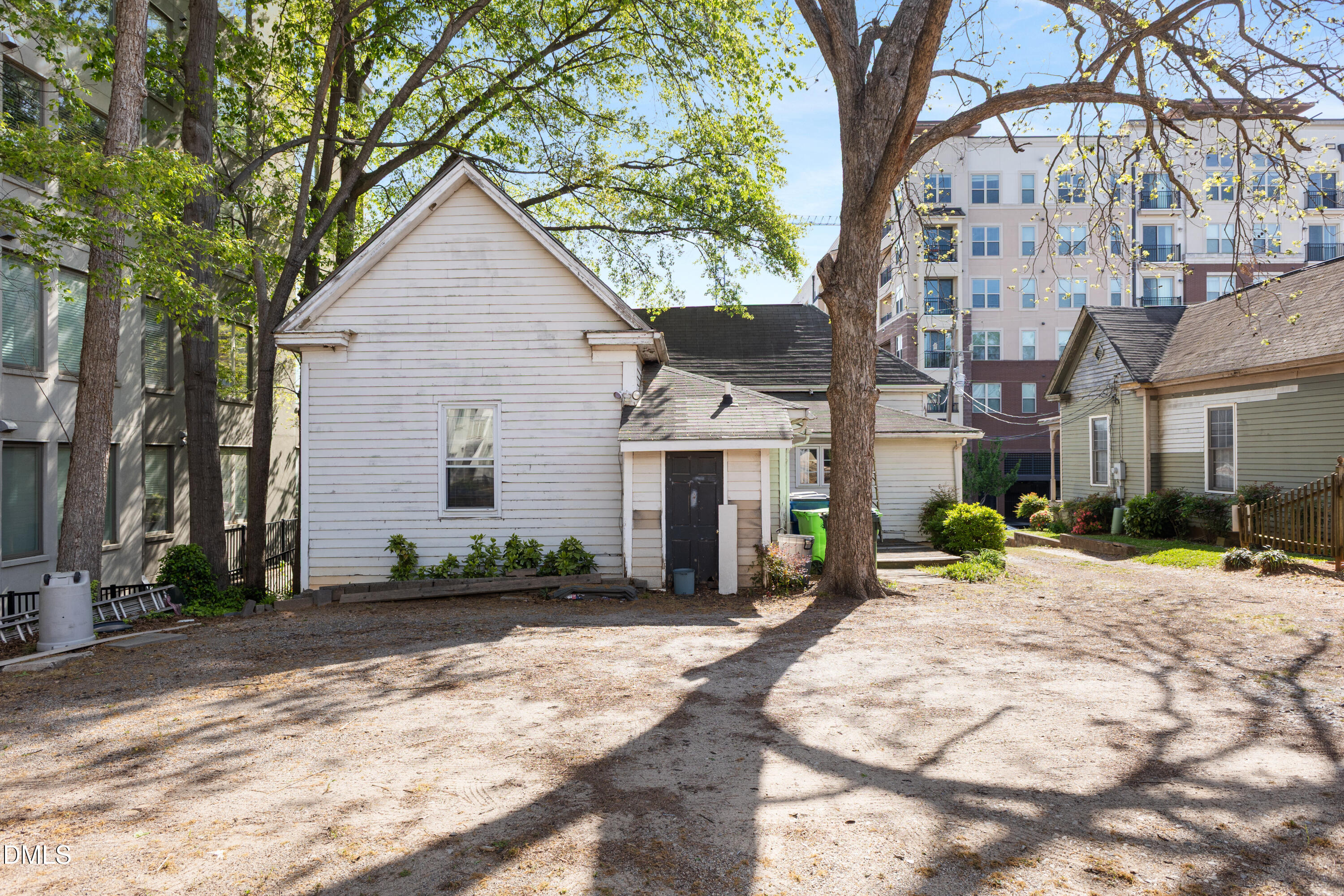 407 & 411 N Boylan Avenue Property Photo 16