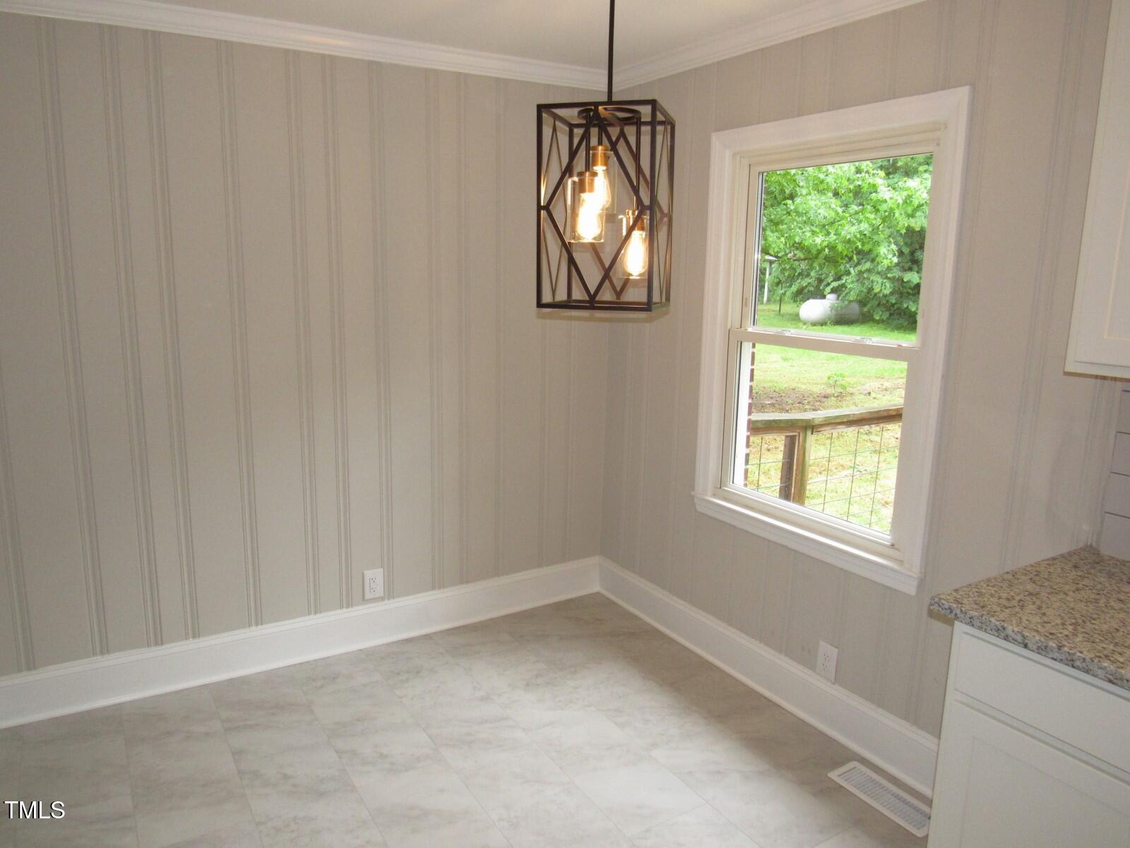 1610 W B Street Property Photo 9