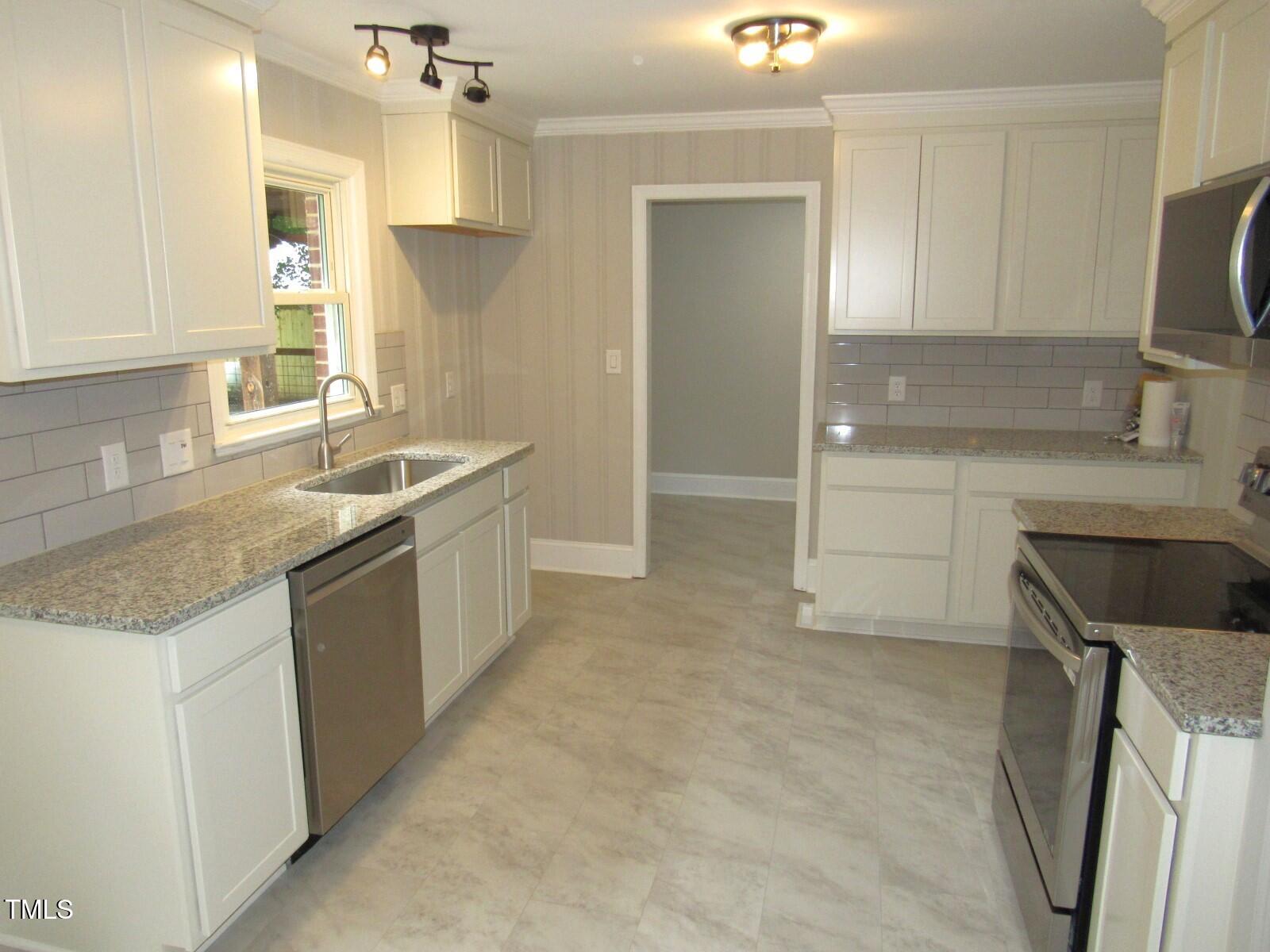 1610 W B Street Property Photo 12