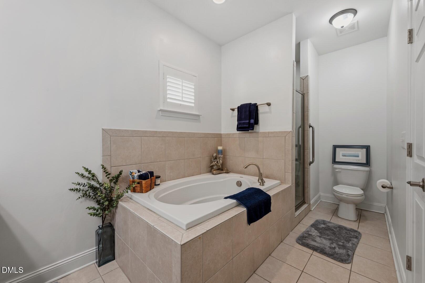 3818 Heritage Spring Circle Property Photo 4