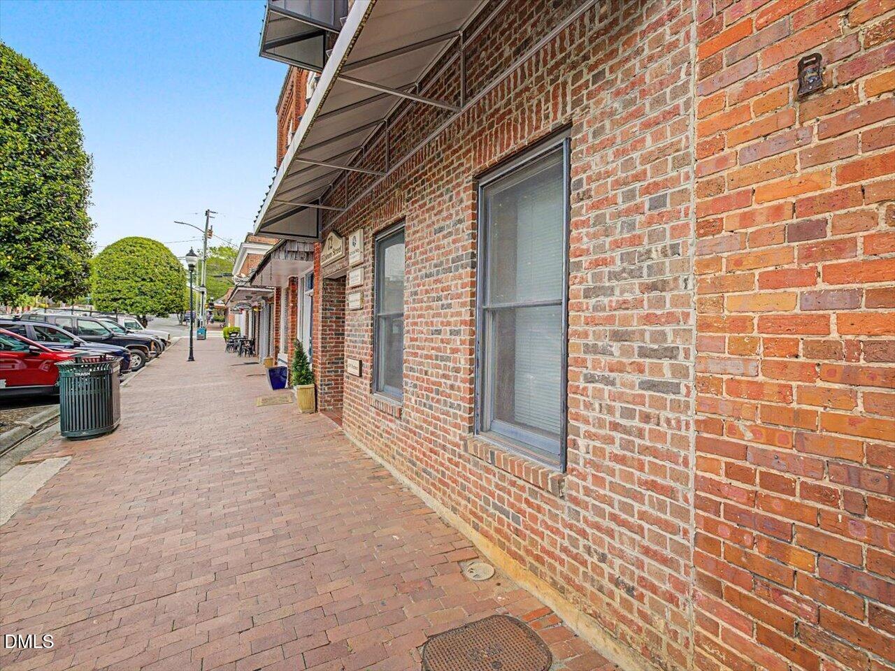 72 Hillsboro Street Property Photo 3