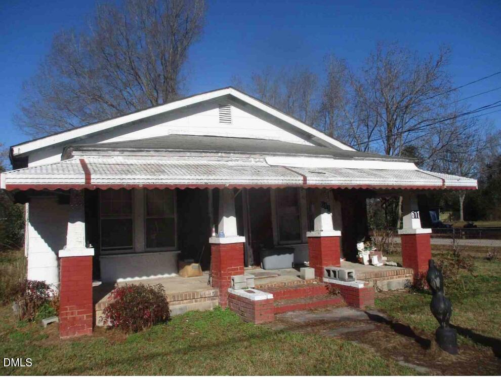 611 N Wilson Avenue Property Photo 1