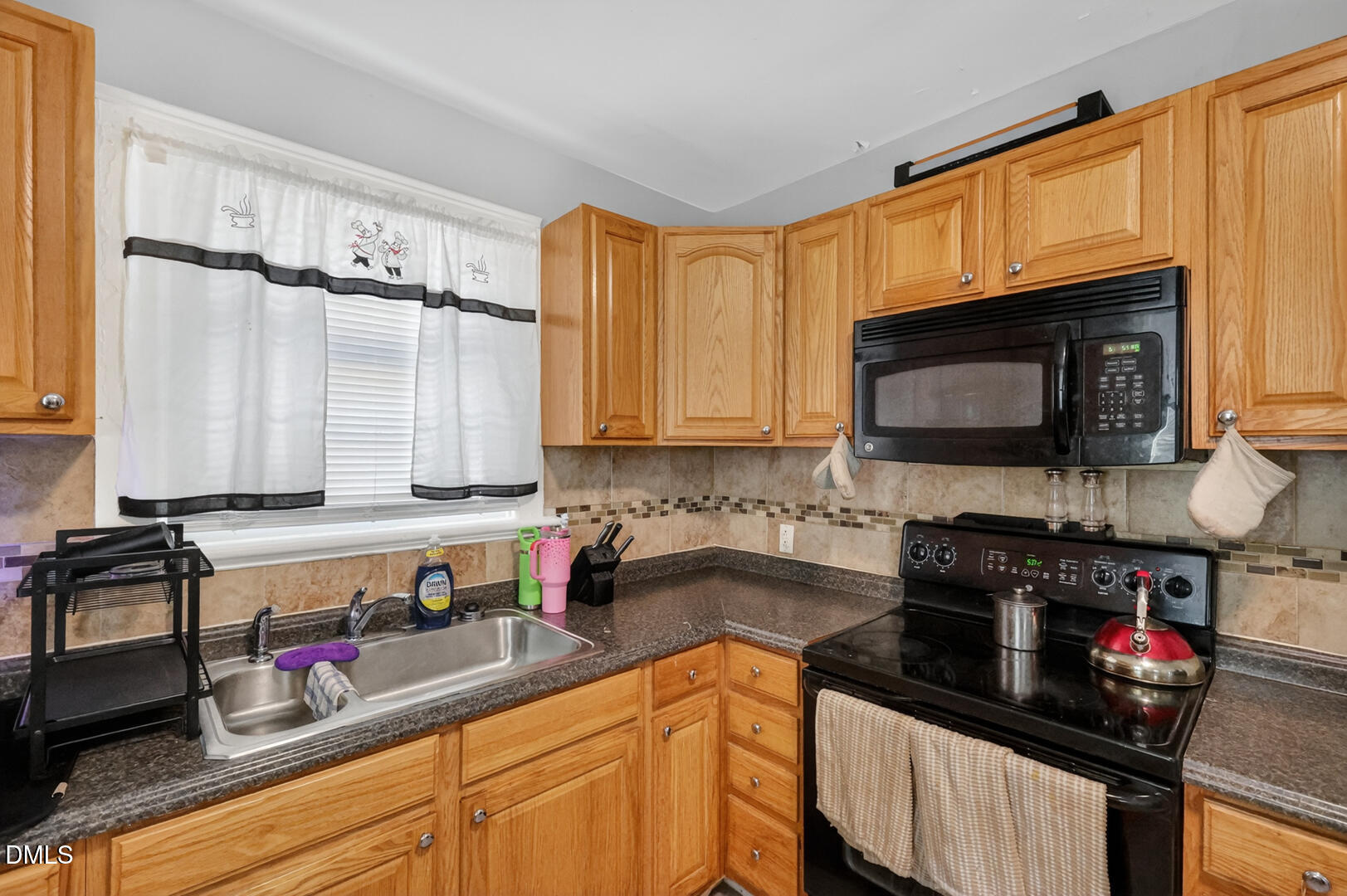 913 Woodrow Street S Property Photo 14