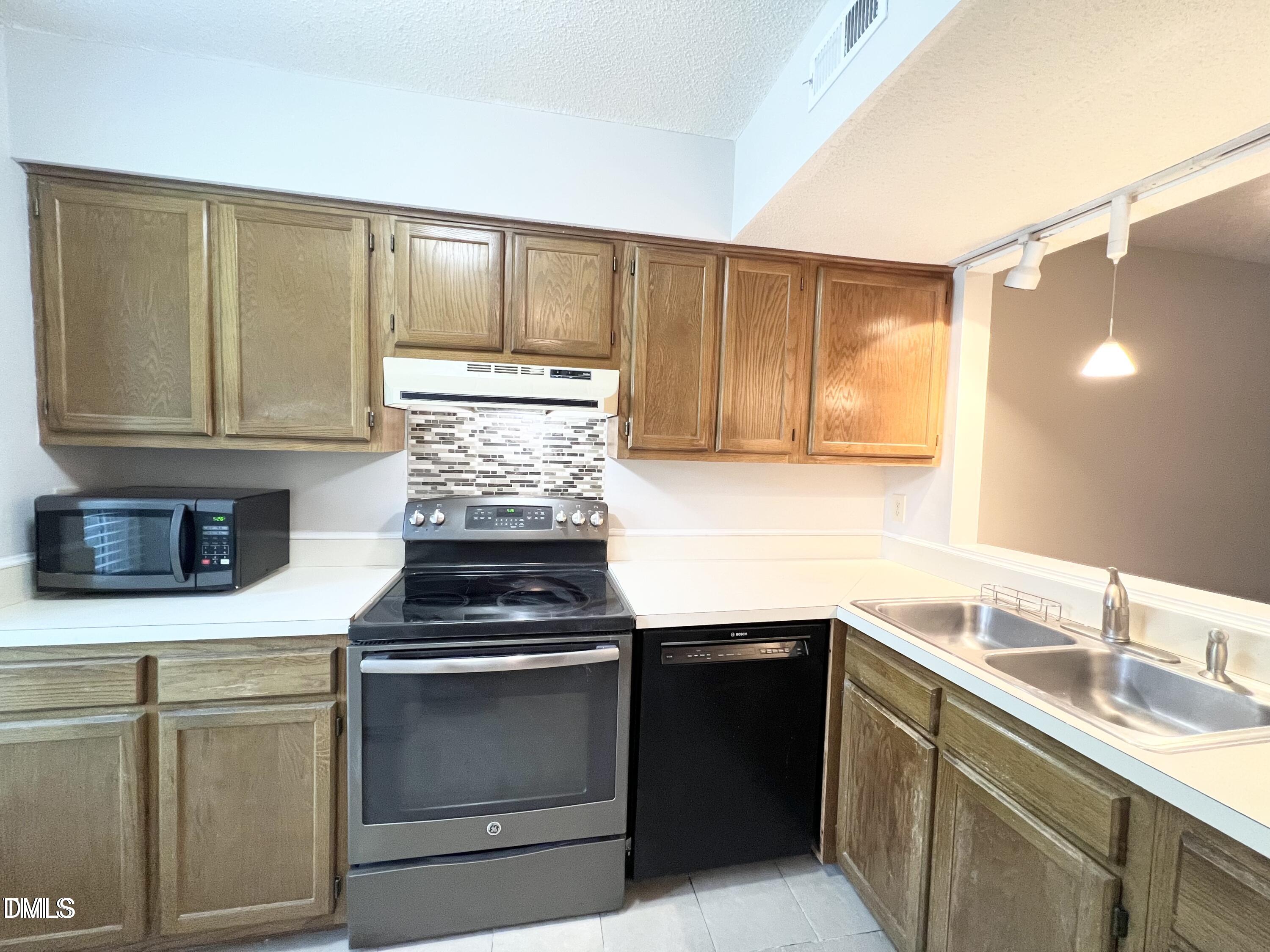 2206 Alpine Road Property Photo 10