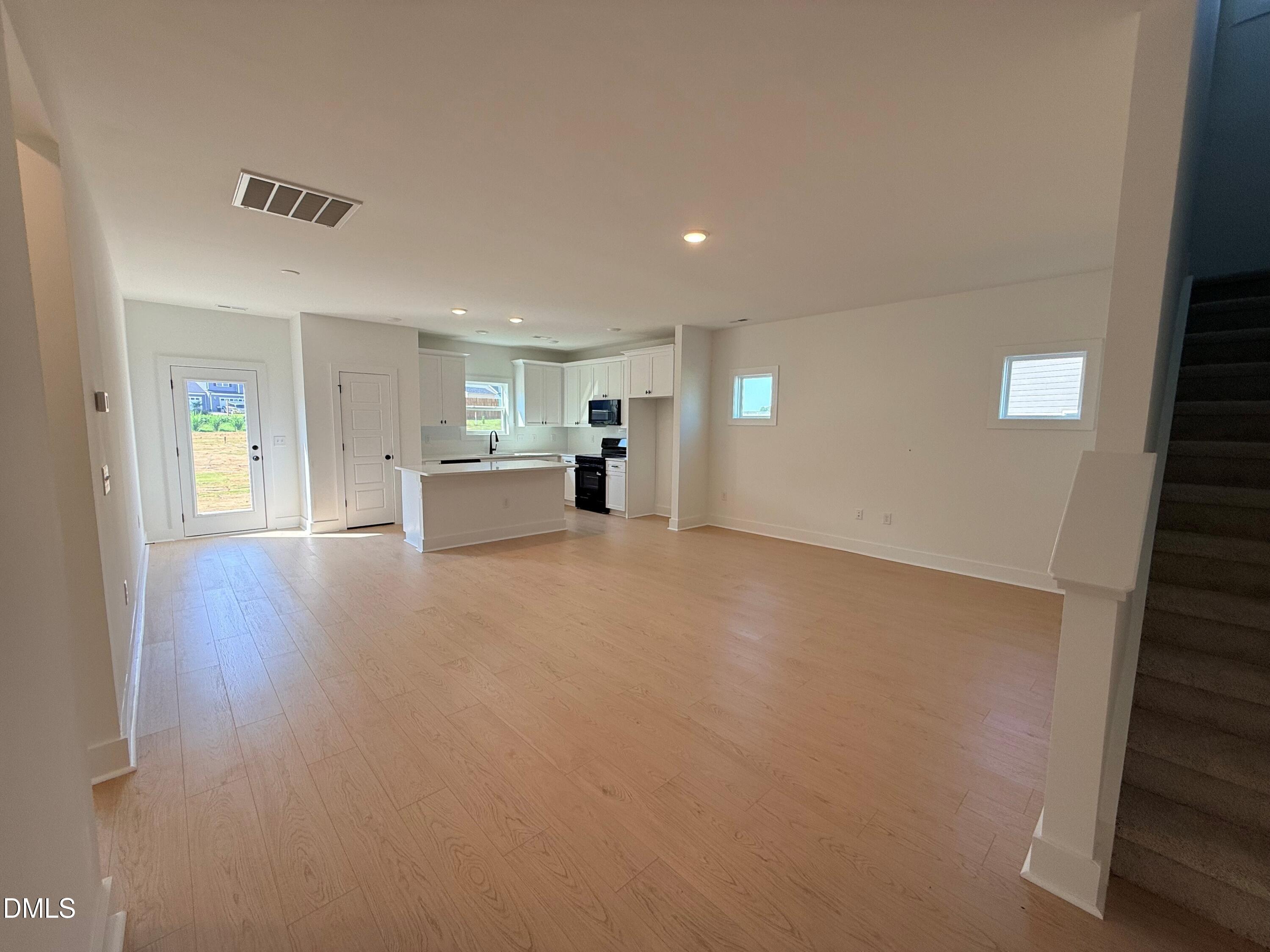 143 Grinnell Loop Property Photo 6