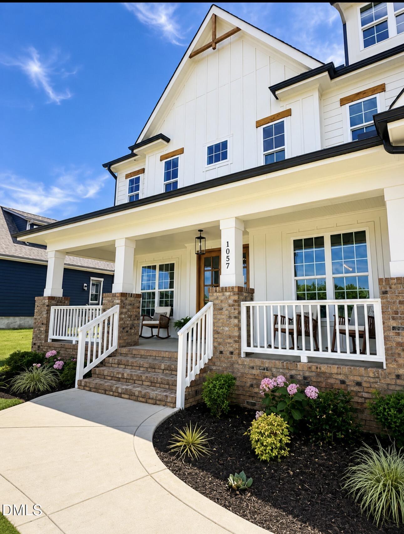 1057 Azalea Garden Circle Property Photo 3