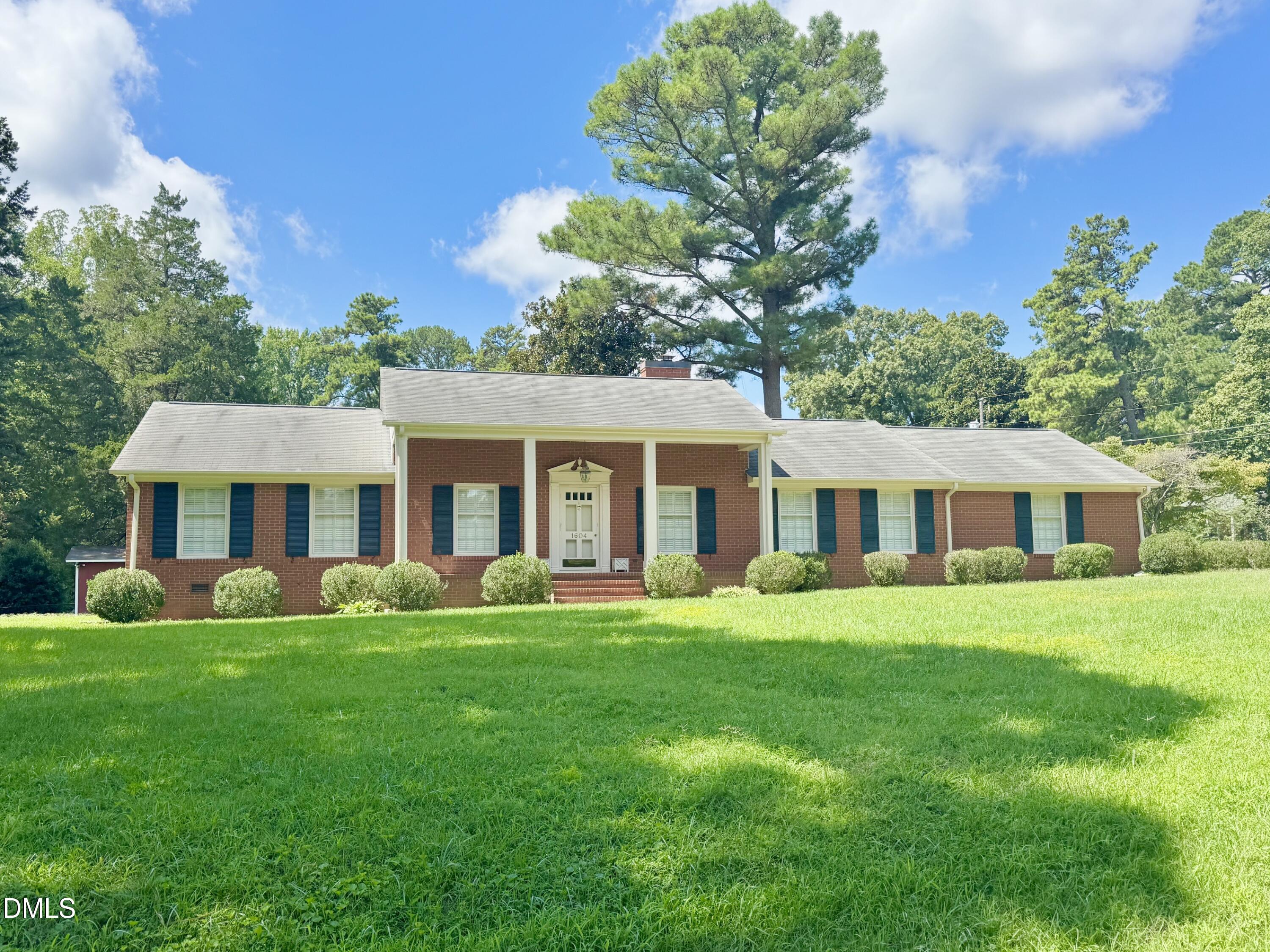 1604 Crescent Drive Property Photo 2