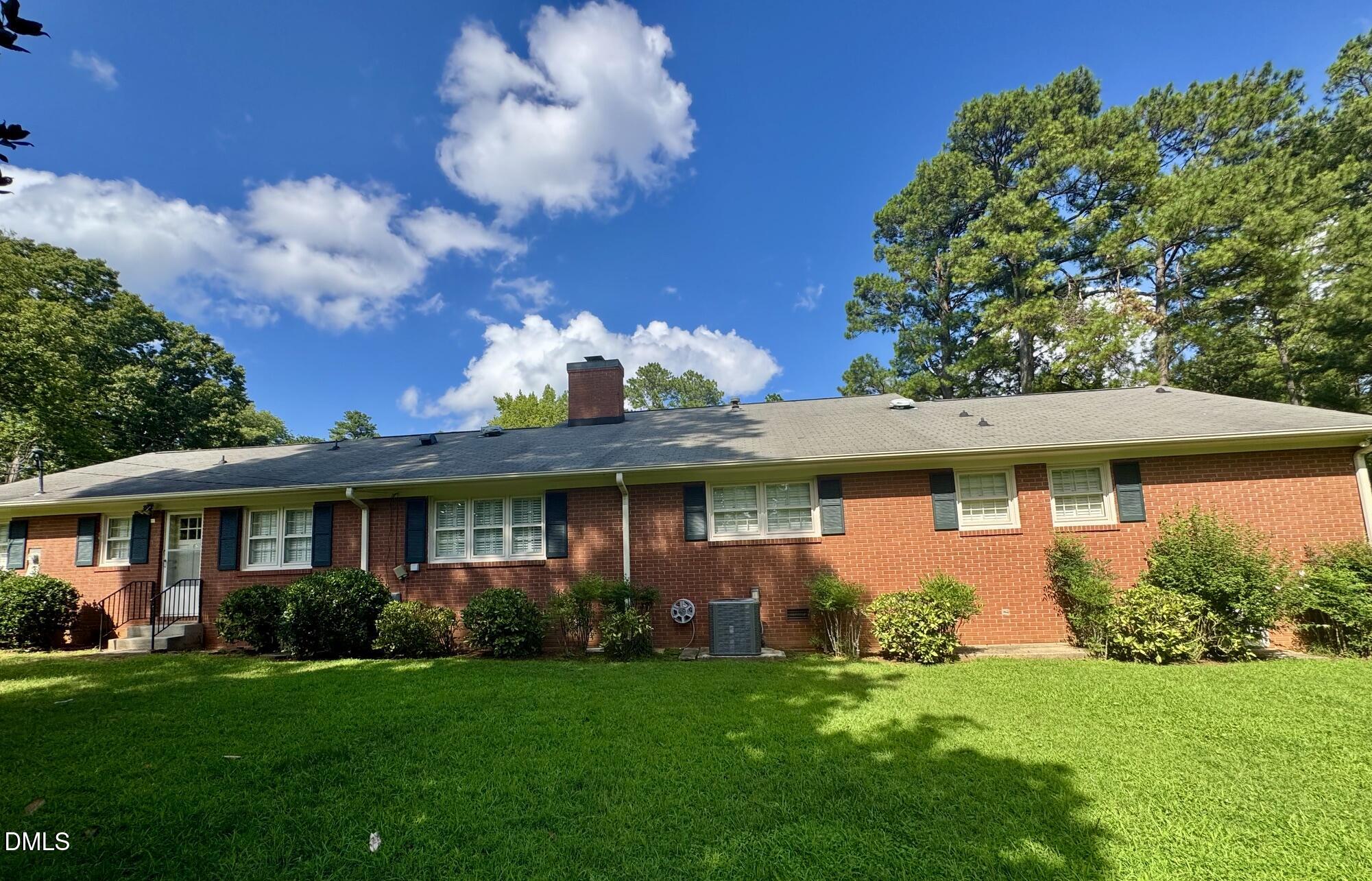 1604 Crescent Drive Property Photo 4