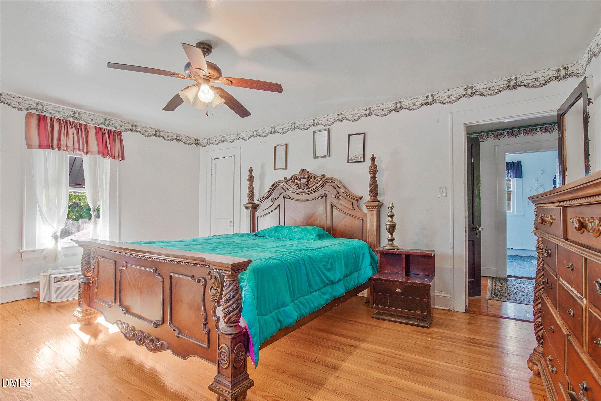 415 N Hyde Park Avenue Property Photo 10
