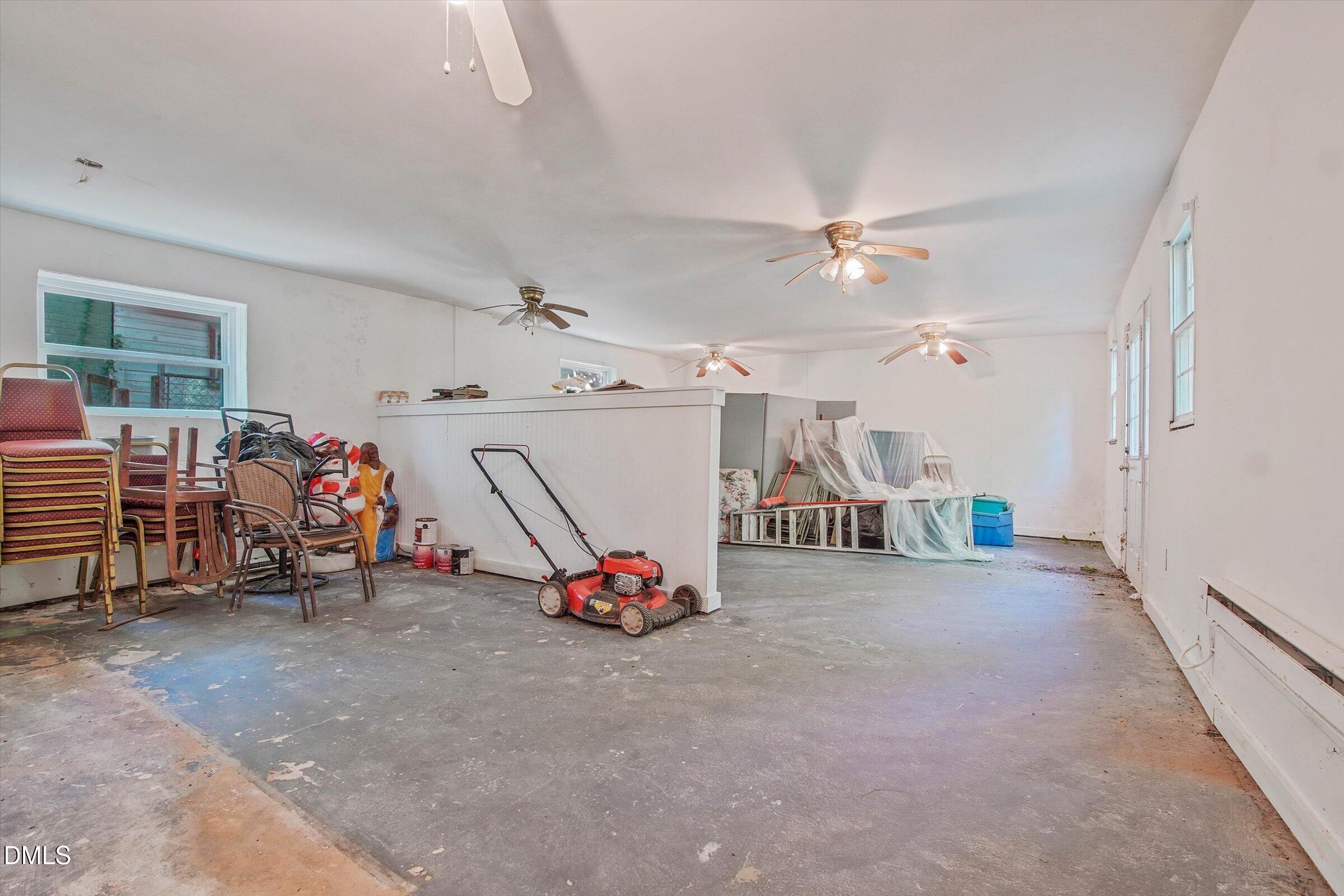 415 N Hyde Park Avenue Property Photo 16