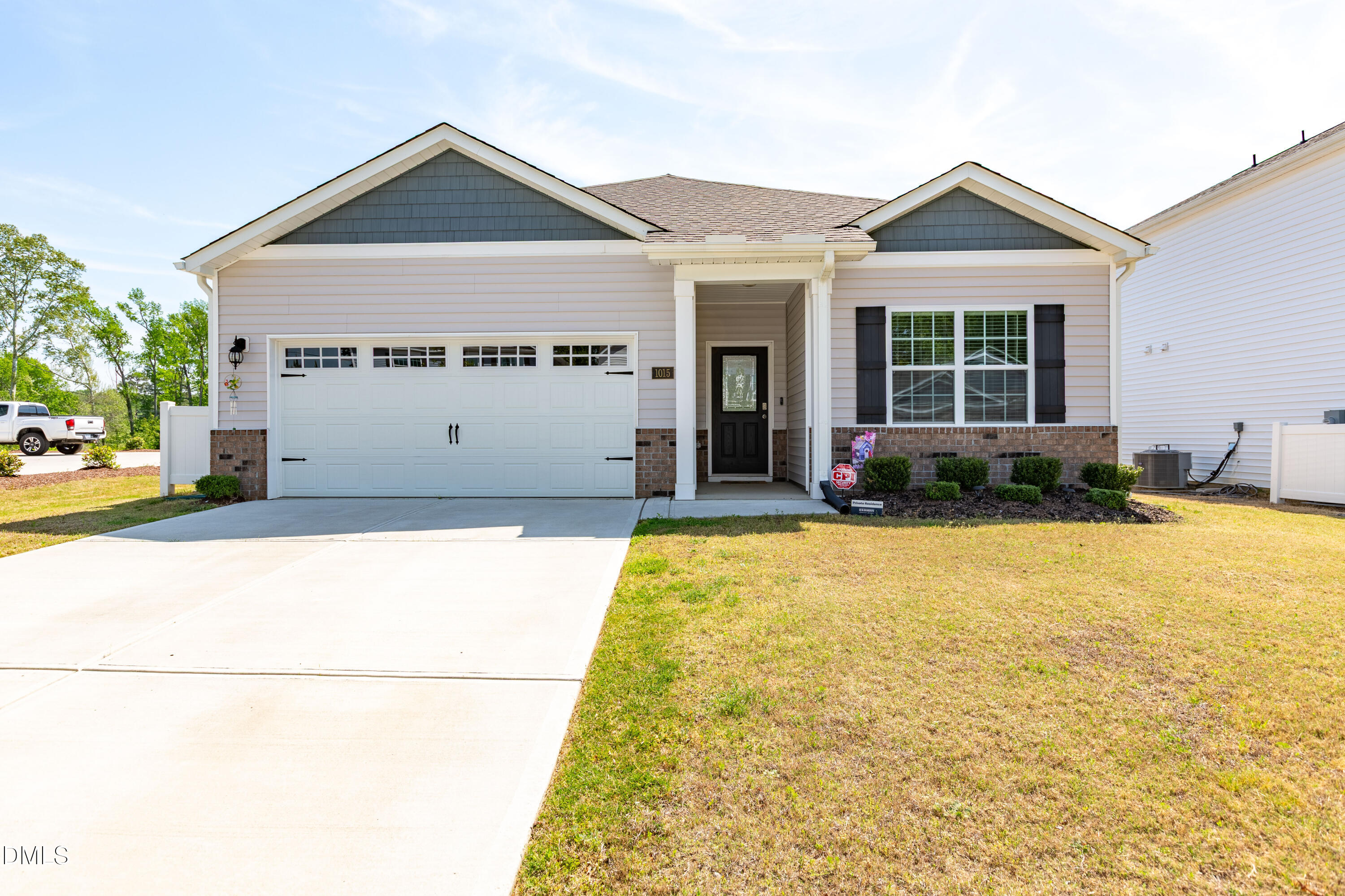 1015 Saddlebrook Drive Property Photo 1