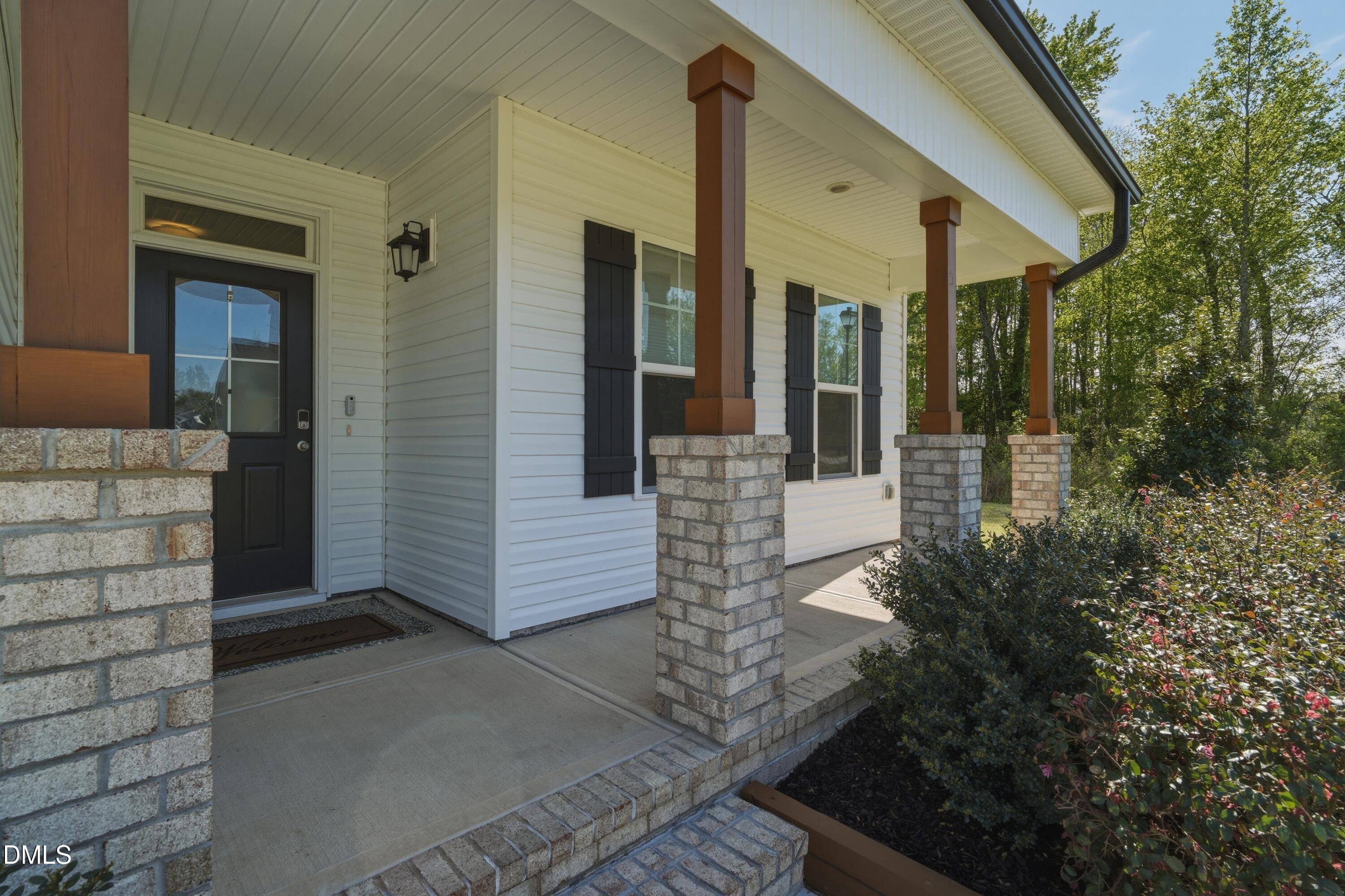 386 Howards Crossing Drive Property Photo 4
