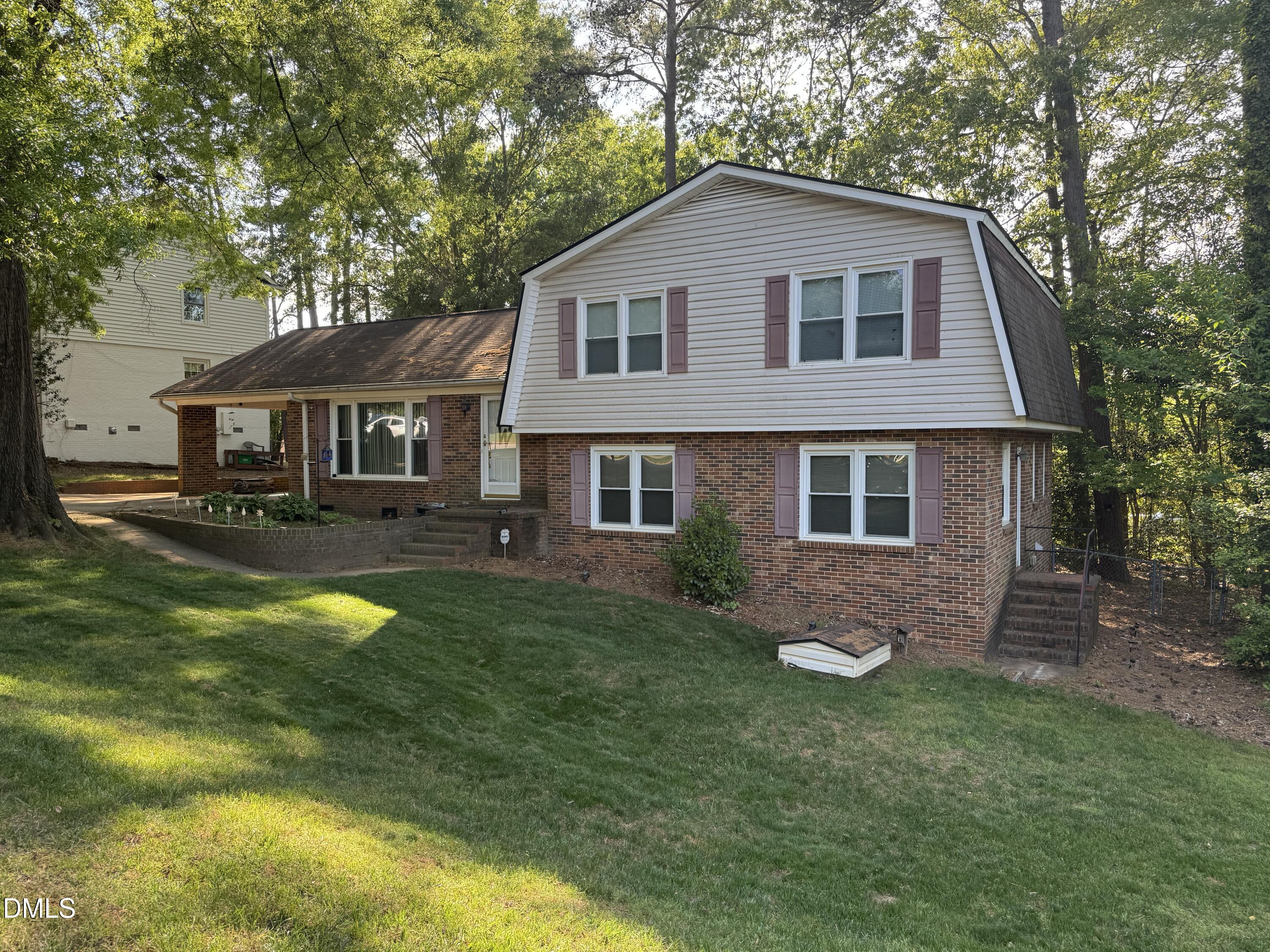 5605 North Hills Drive Property Photo 2