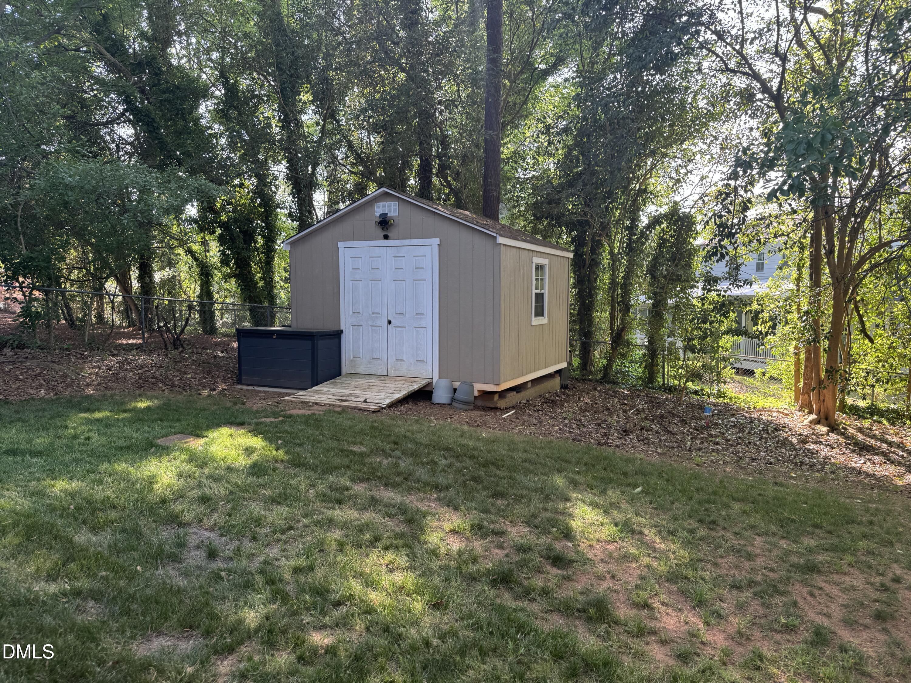 5605 North Hills Drive Property Photo 4
