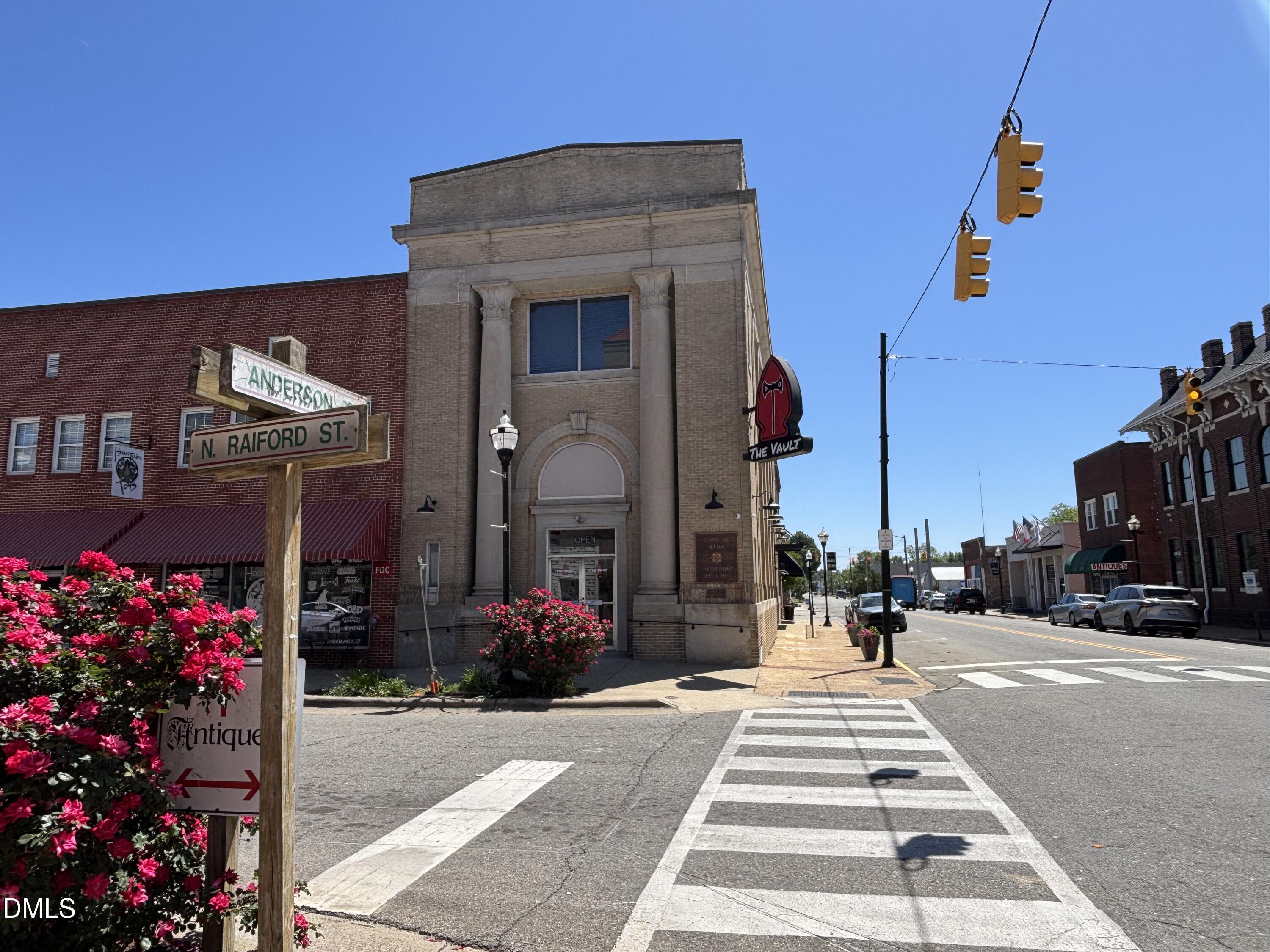 100 N Raiford Street Property Photo 2