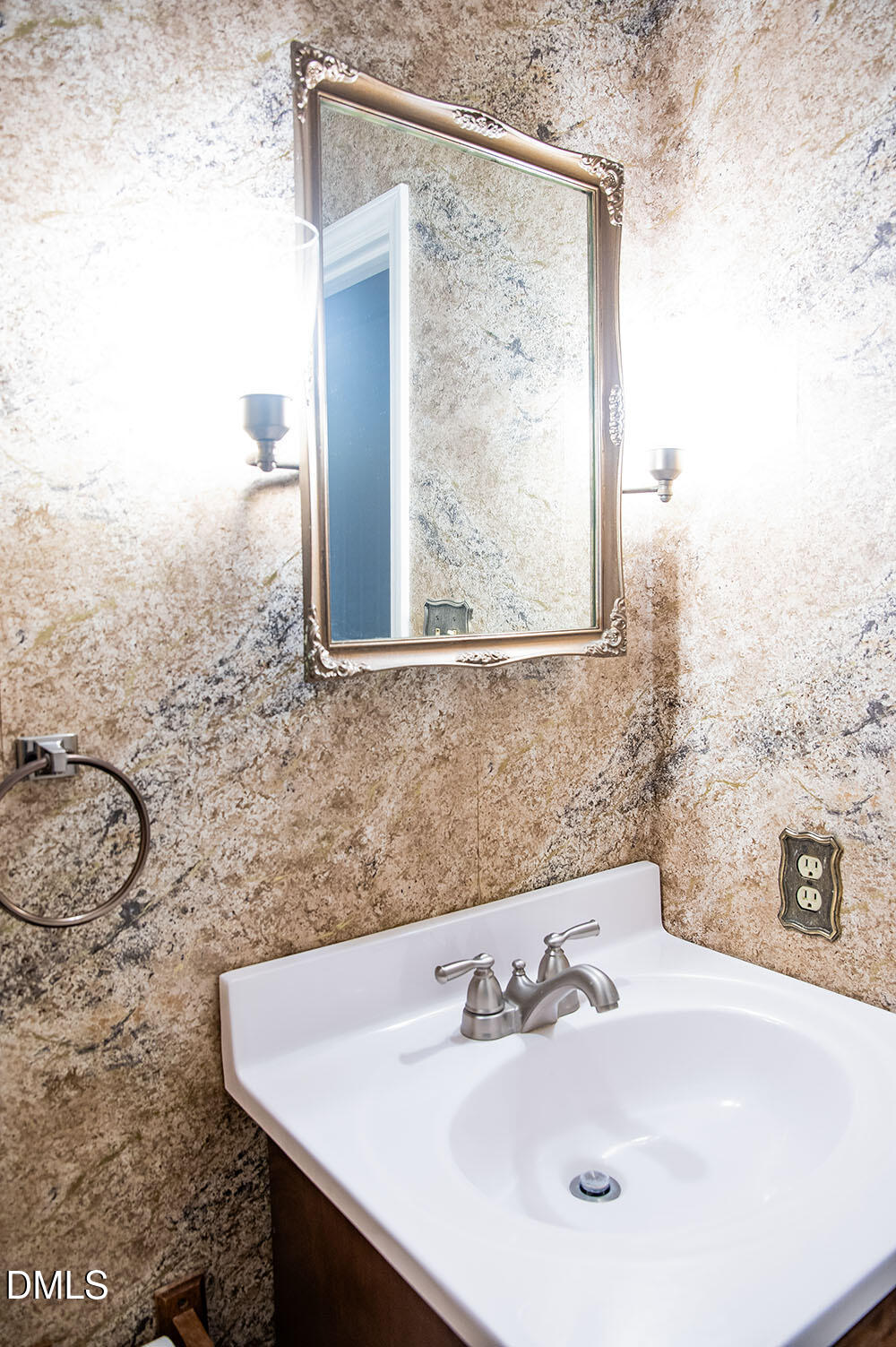 5812 Altrada Drive Property Photo 9