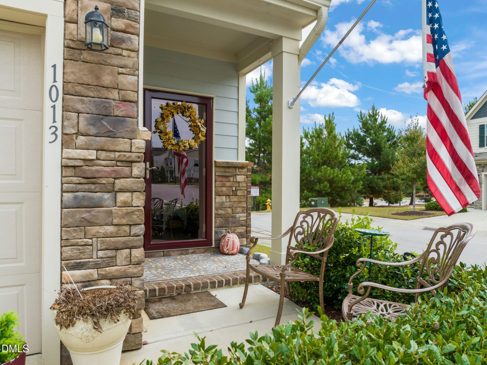 1013 New Creek Way Property Photo 4