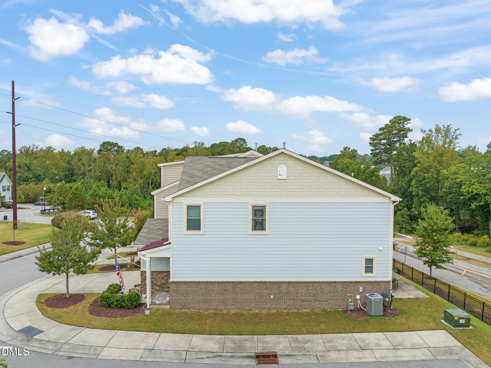 1013 New Creek Way Property Photo 32