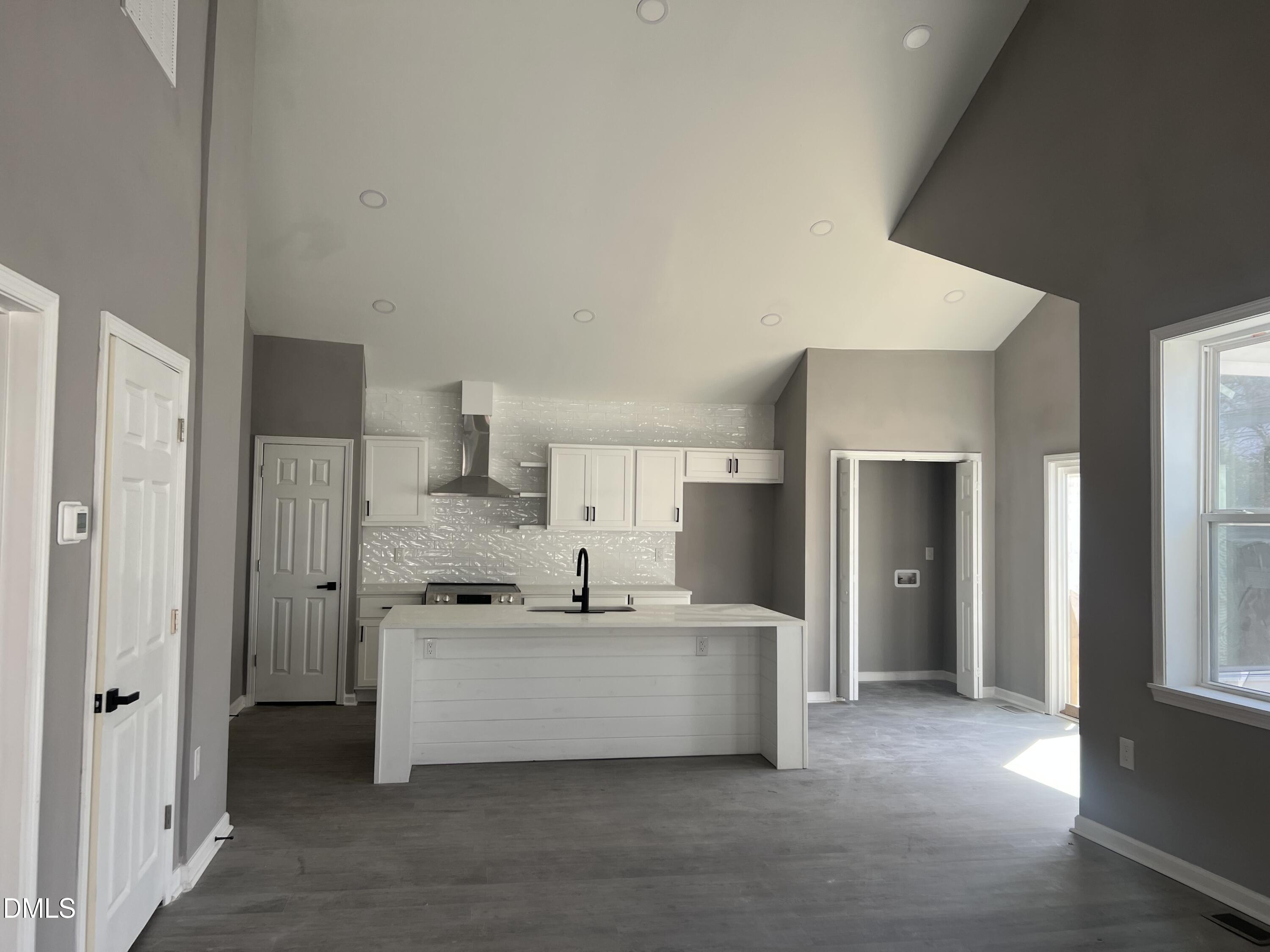 825 Long Avenue Property Photo 3