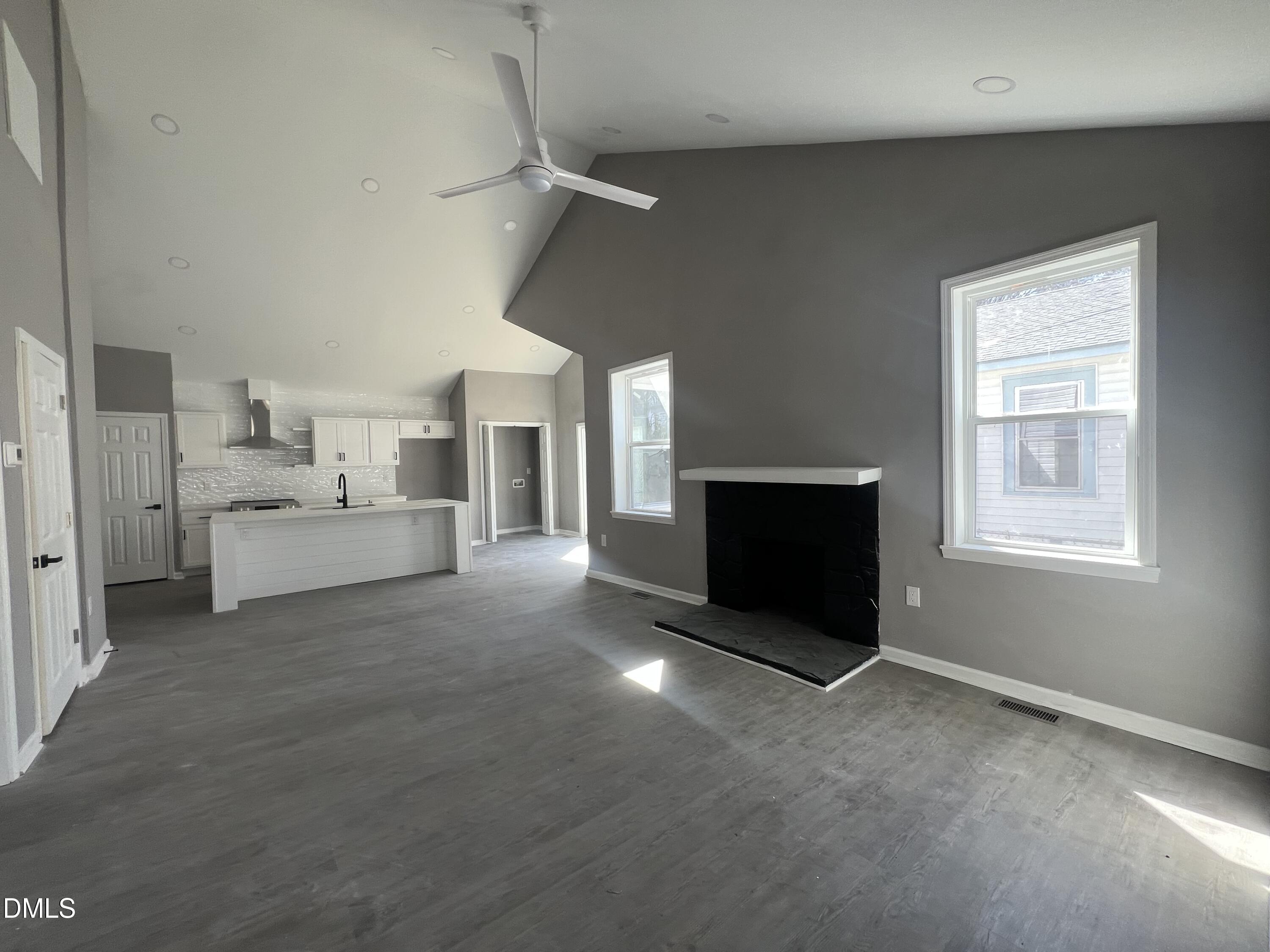 825 Long Avenue Property Photo 4