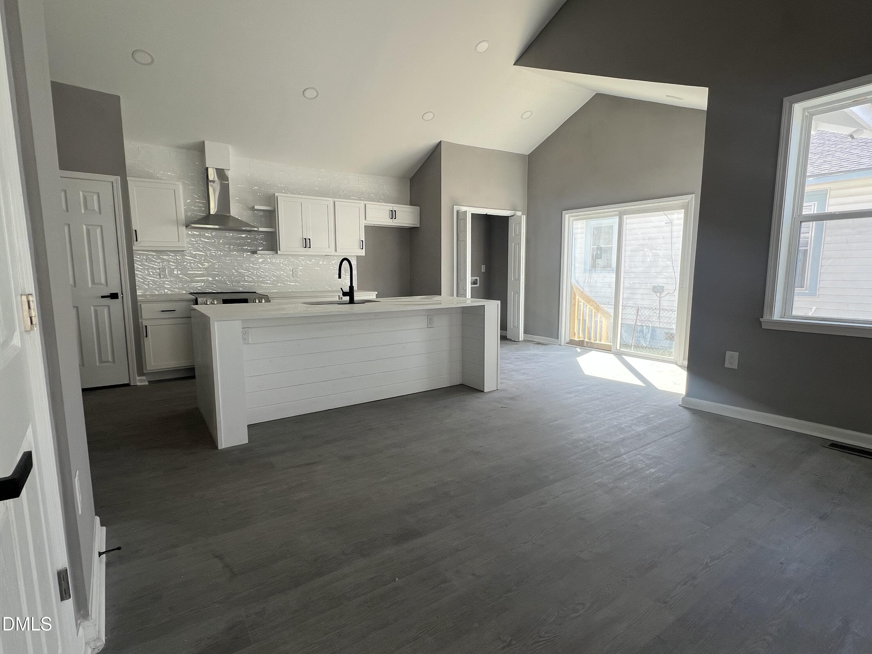825 Long Avenue Property Photo 5