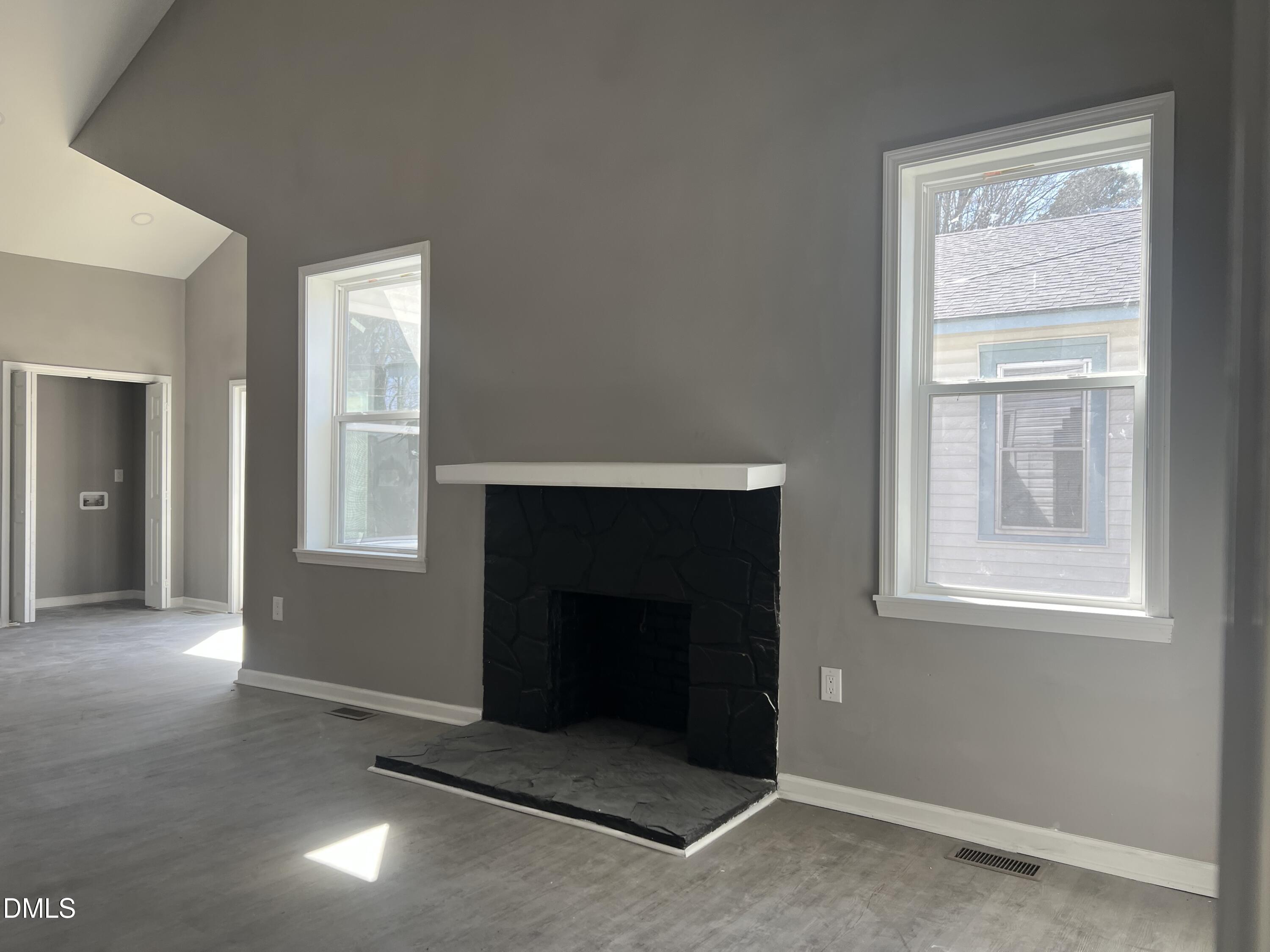 825 Long Avenue Property Photo 9
