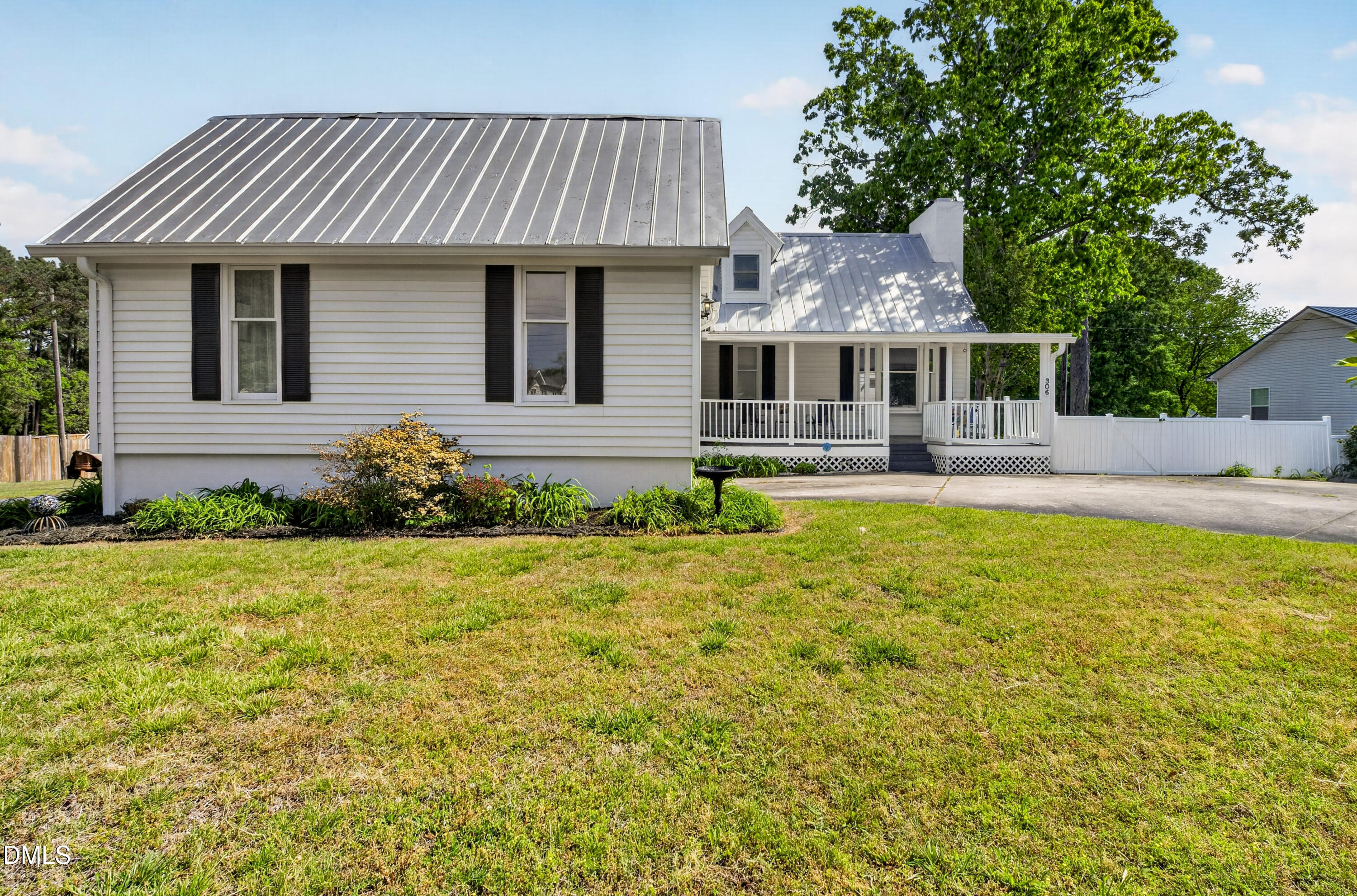 306 18th Street Property Photo 2