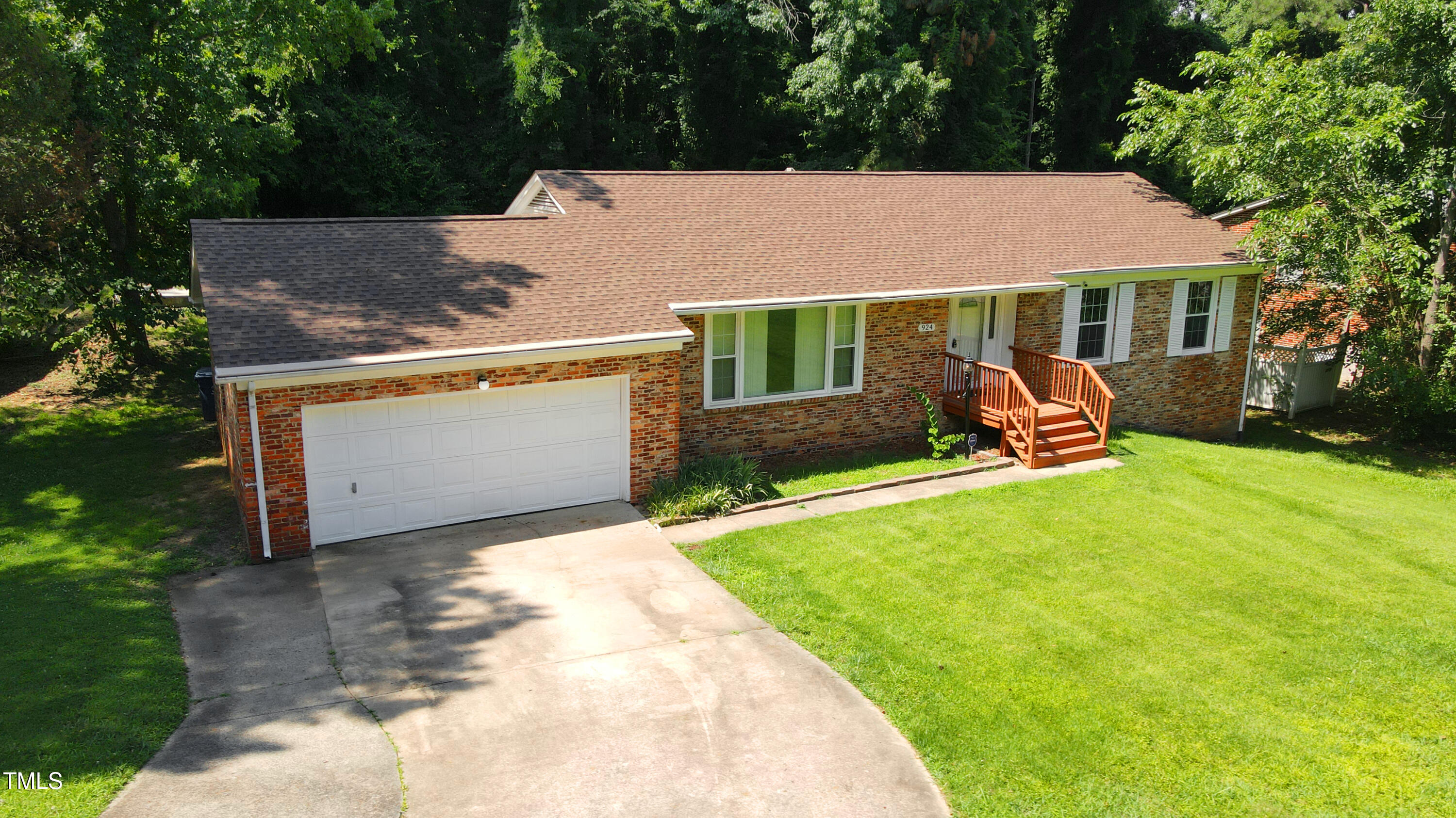 924 Lorain Avenue Property Photo 2