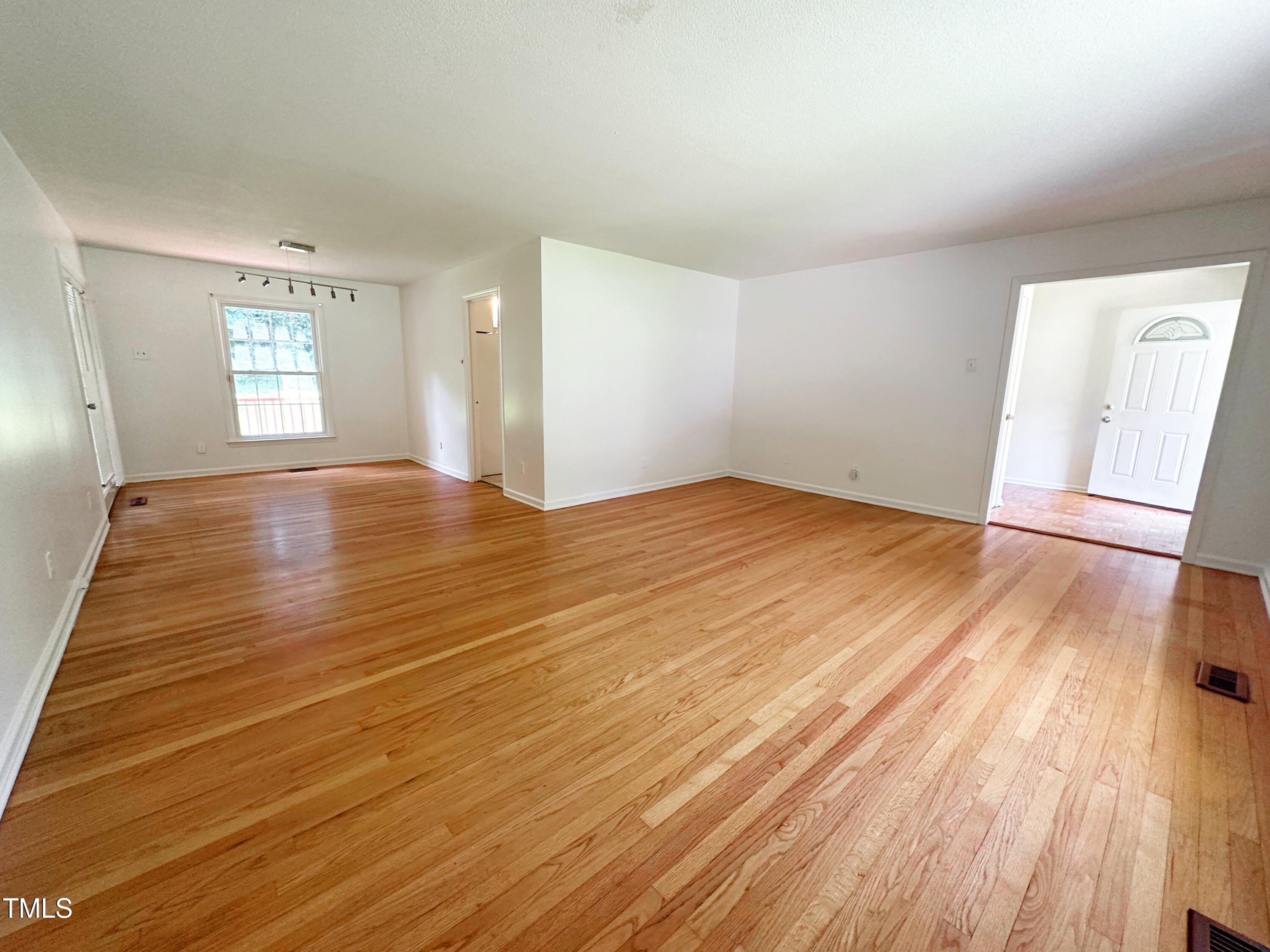 924 Lorain Avenue Property Photo 8
