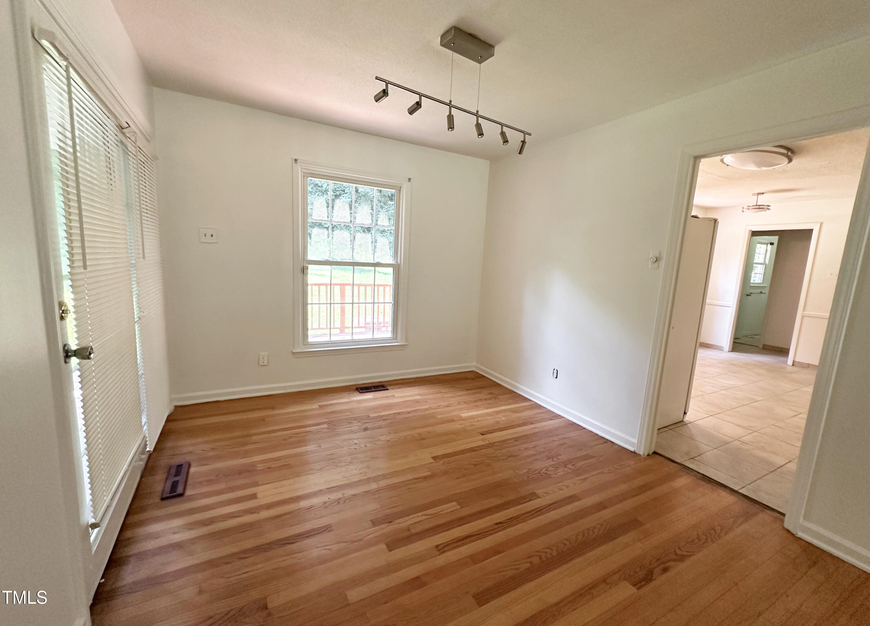 924 Lorain Avenue Property Photo 10