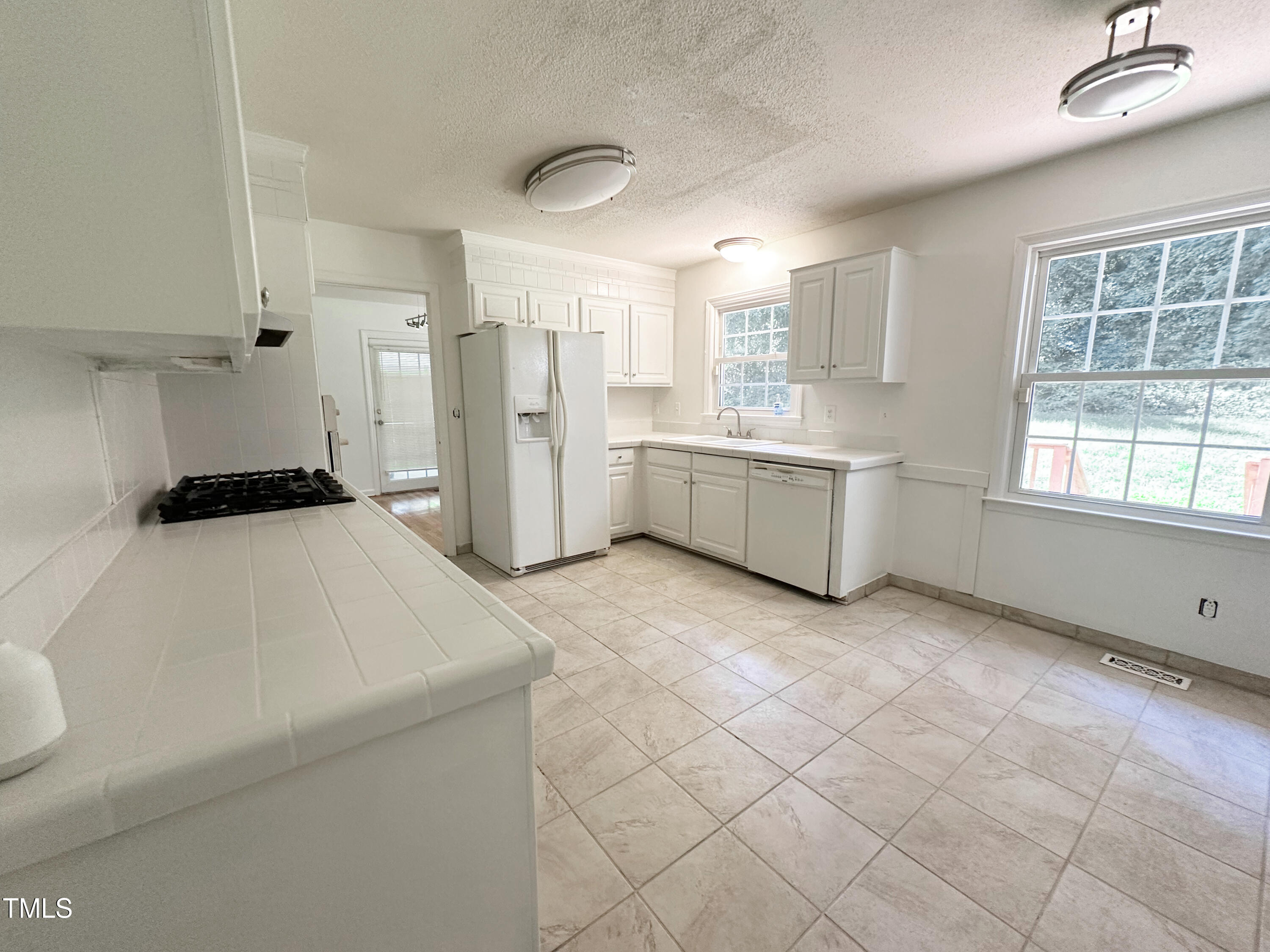924 Lorain Avenue Property Photo 12