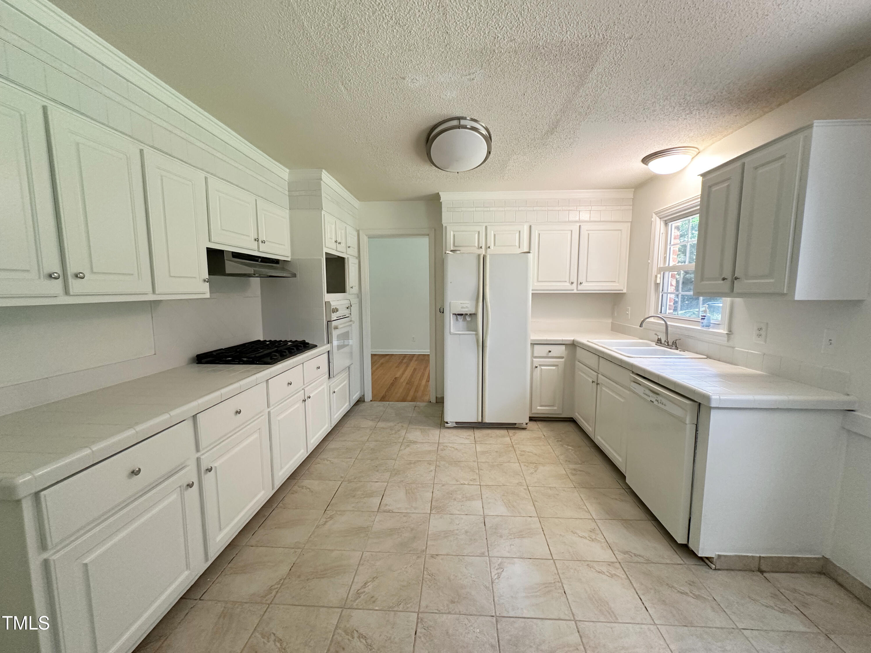 924 Lorain Avenue Property Photo 13
