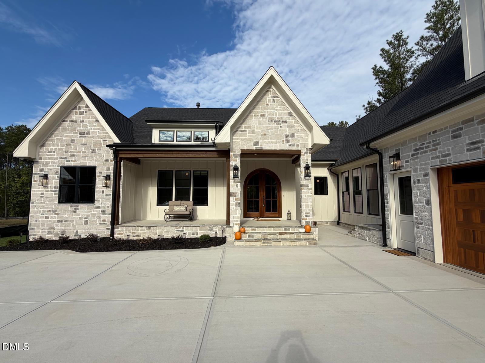 20 Ashbrooke Falls Drive Property Photo 2