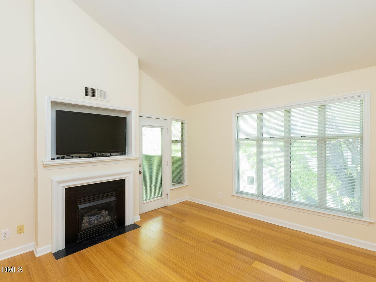 1211 Westview Lane 305 Property Photo 6