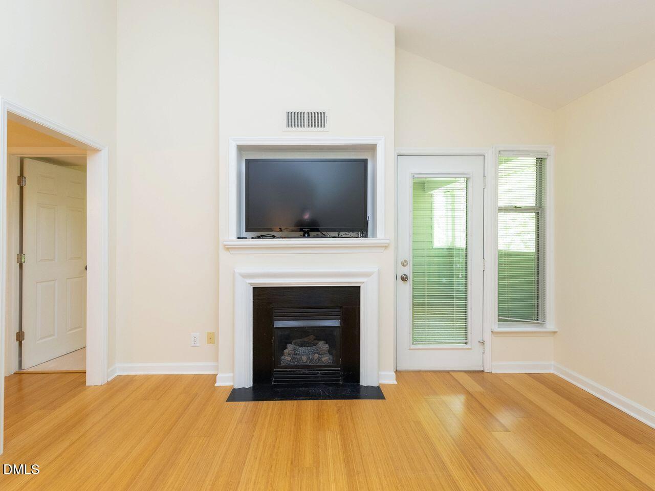 1211 Westview Lane 305 Property Photo 8