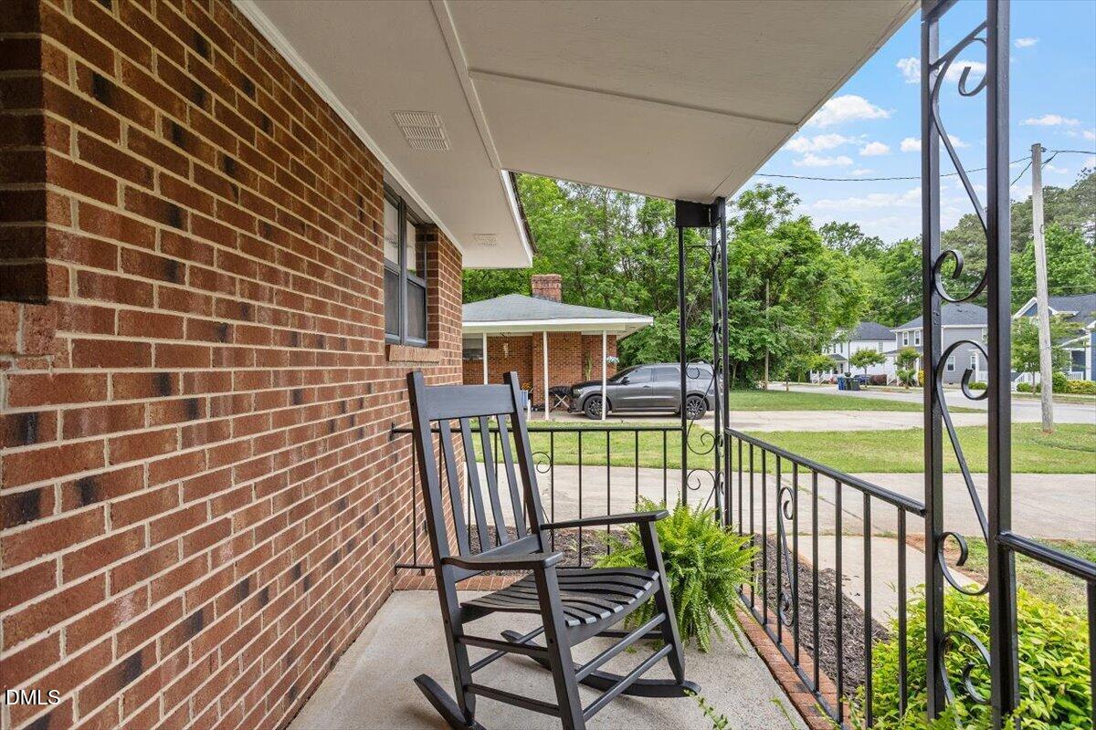 424 Como Drive Property Photo 3