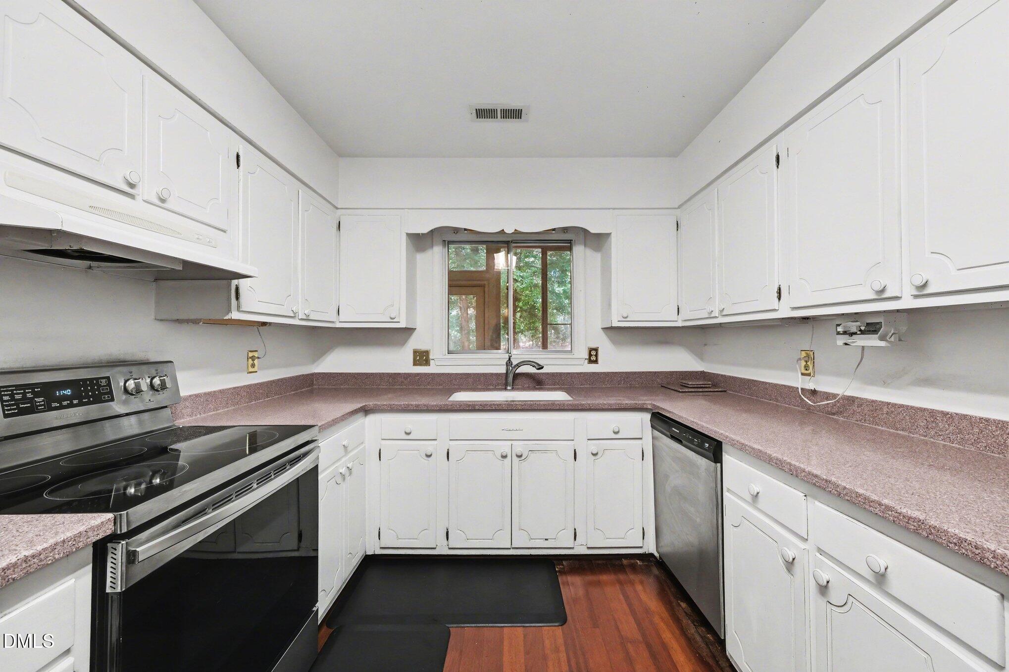 1911 Front Street # 3b Property Photo 9