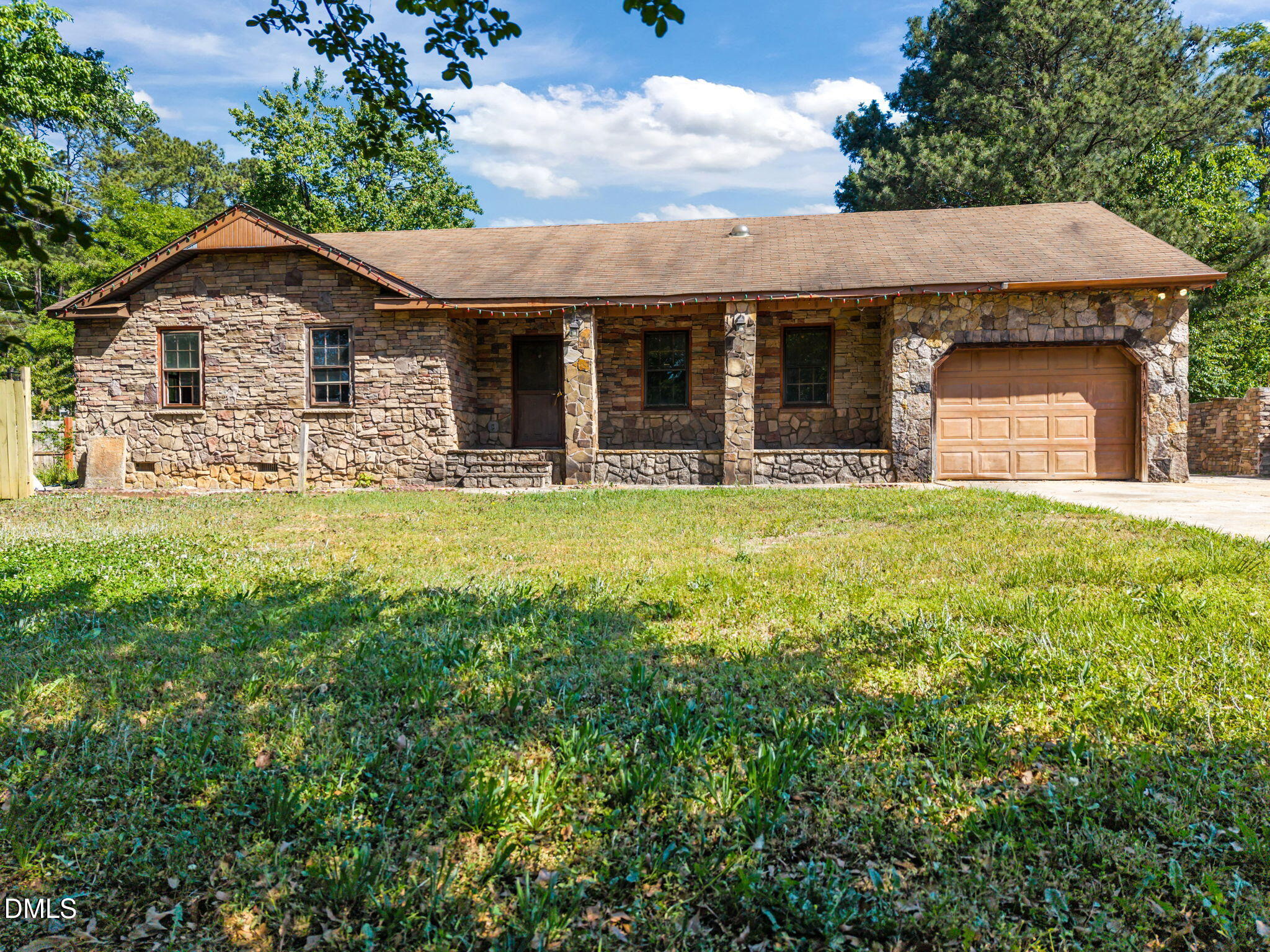 101 Bainbridge Circle Property Photo 1